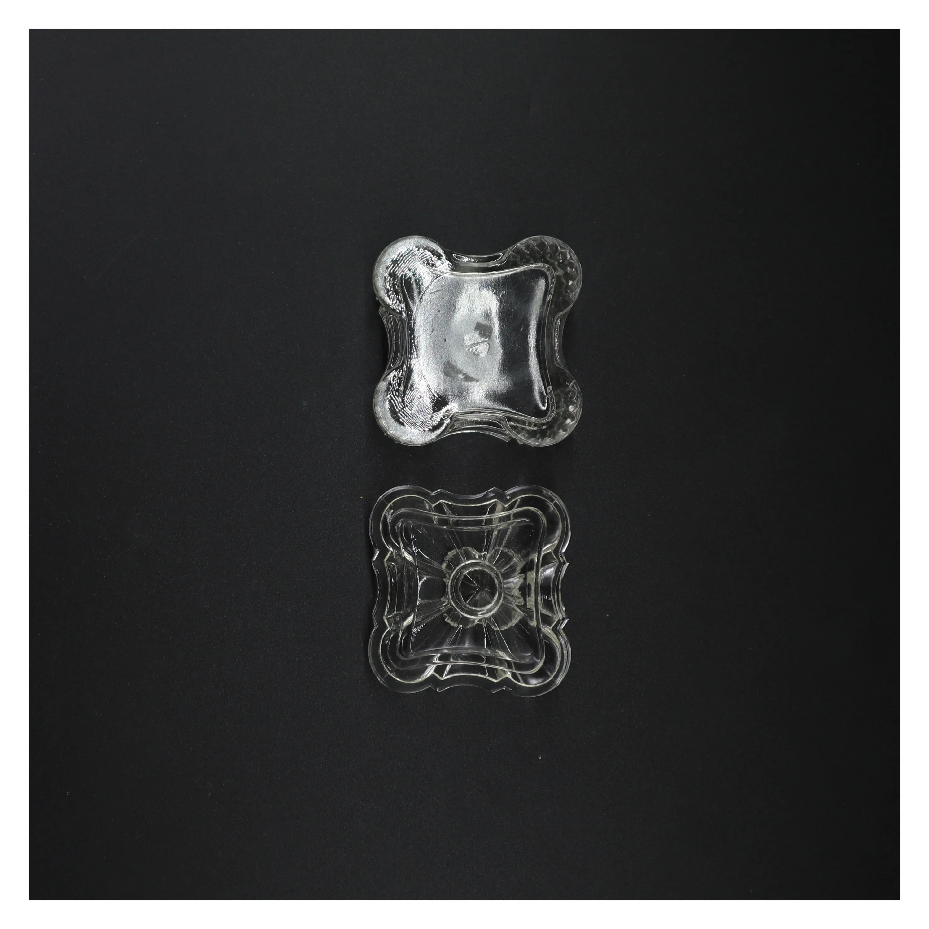 Krystalglas æske med låg (str. 8 x 4 cm)