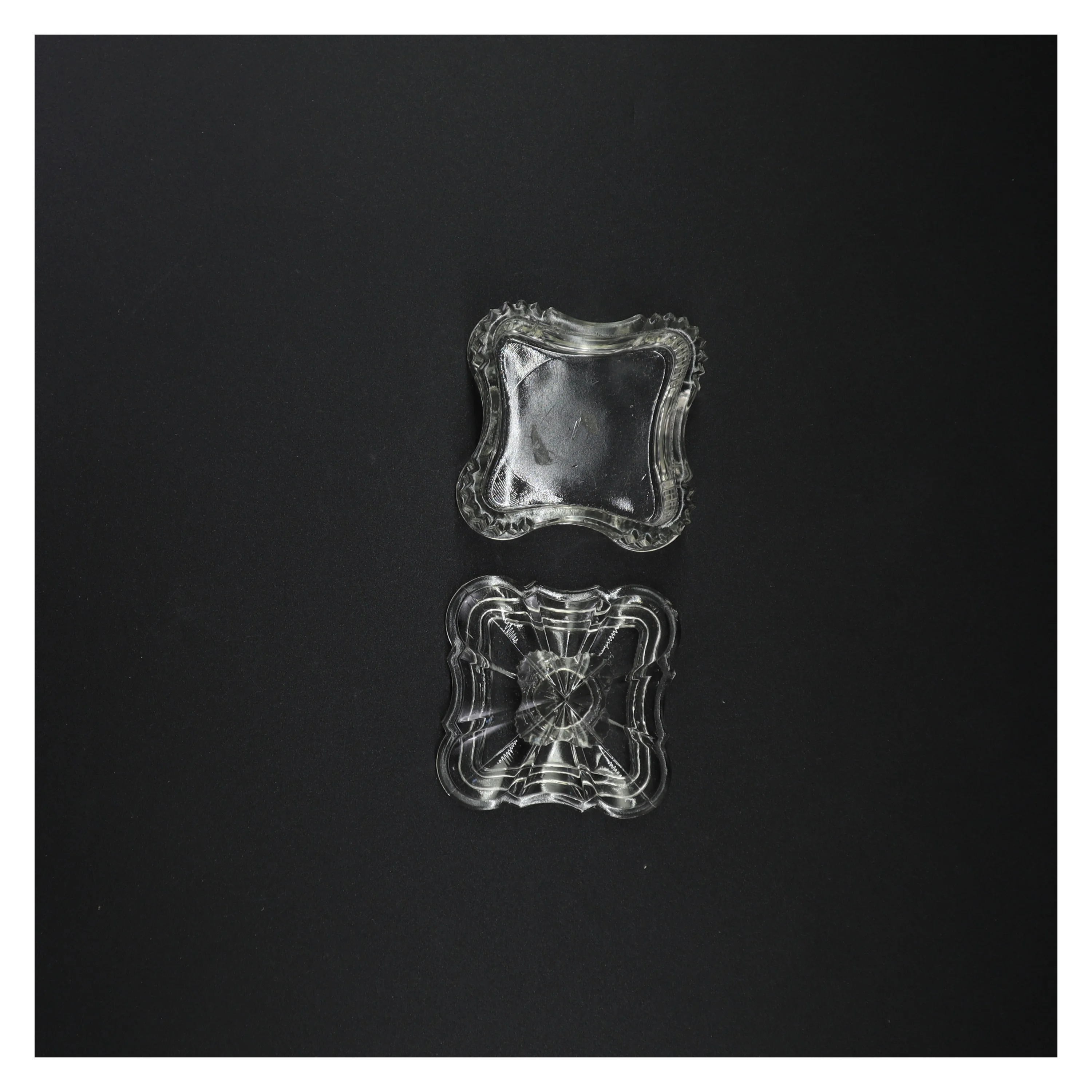 Krystalglas æske med låg (str. 8 x 4 cm)