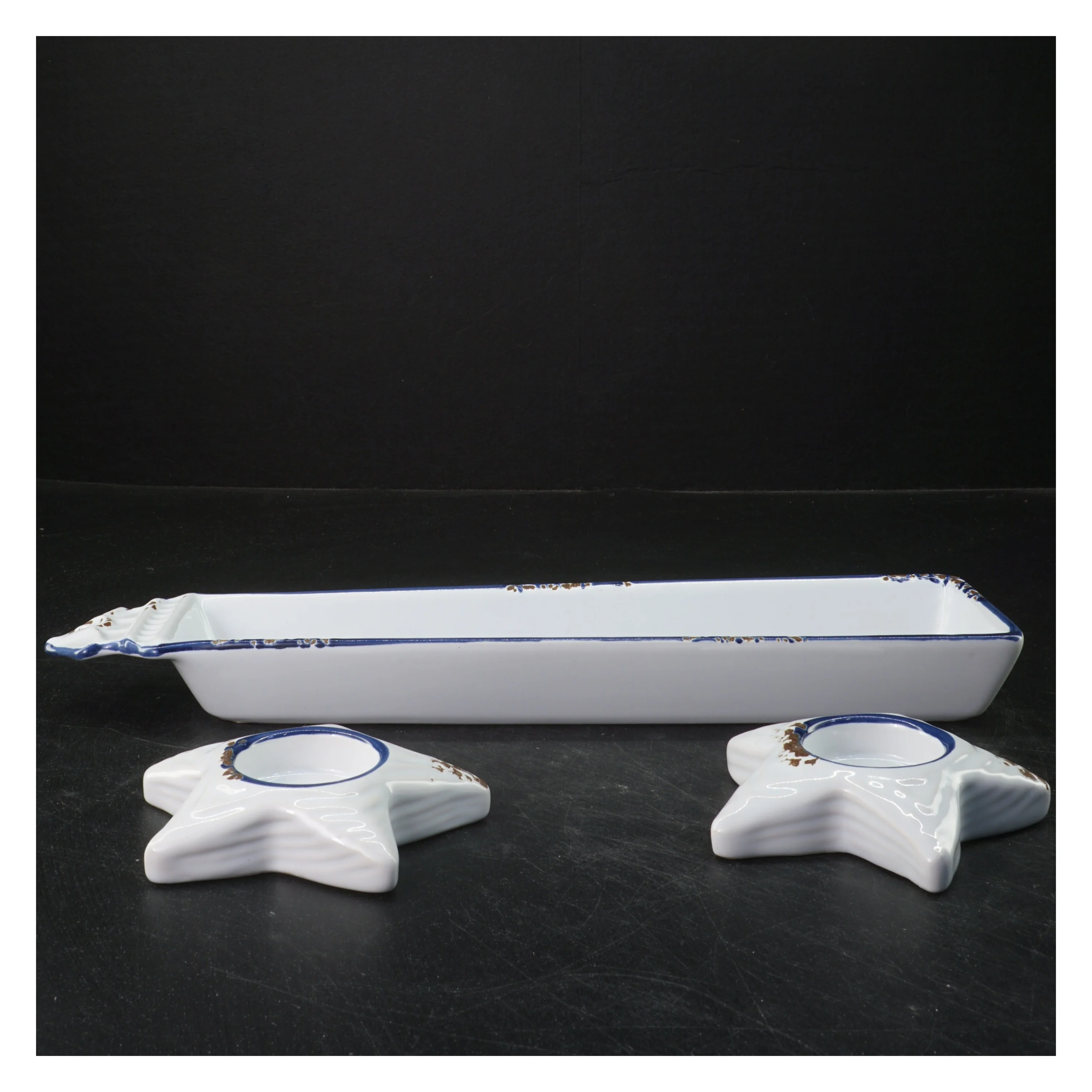 Dekorationsfad med tilhørende lysestager (str. Femogtredve , 5 x. 9 cm. og. 11 cm)