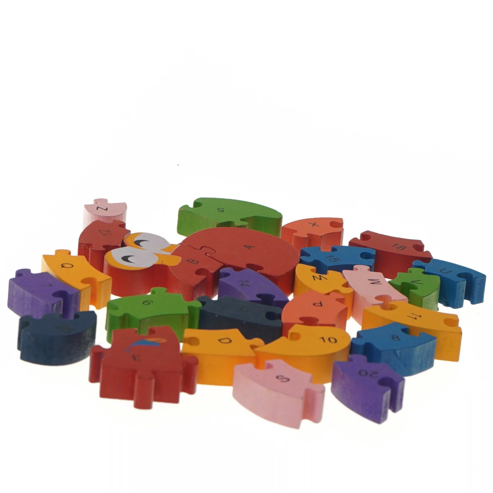 Puslespil i træ med bogstaver og tal (str. ca. 4- 6,5 cm)