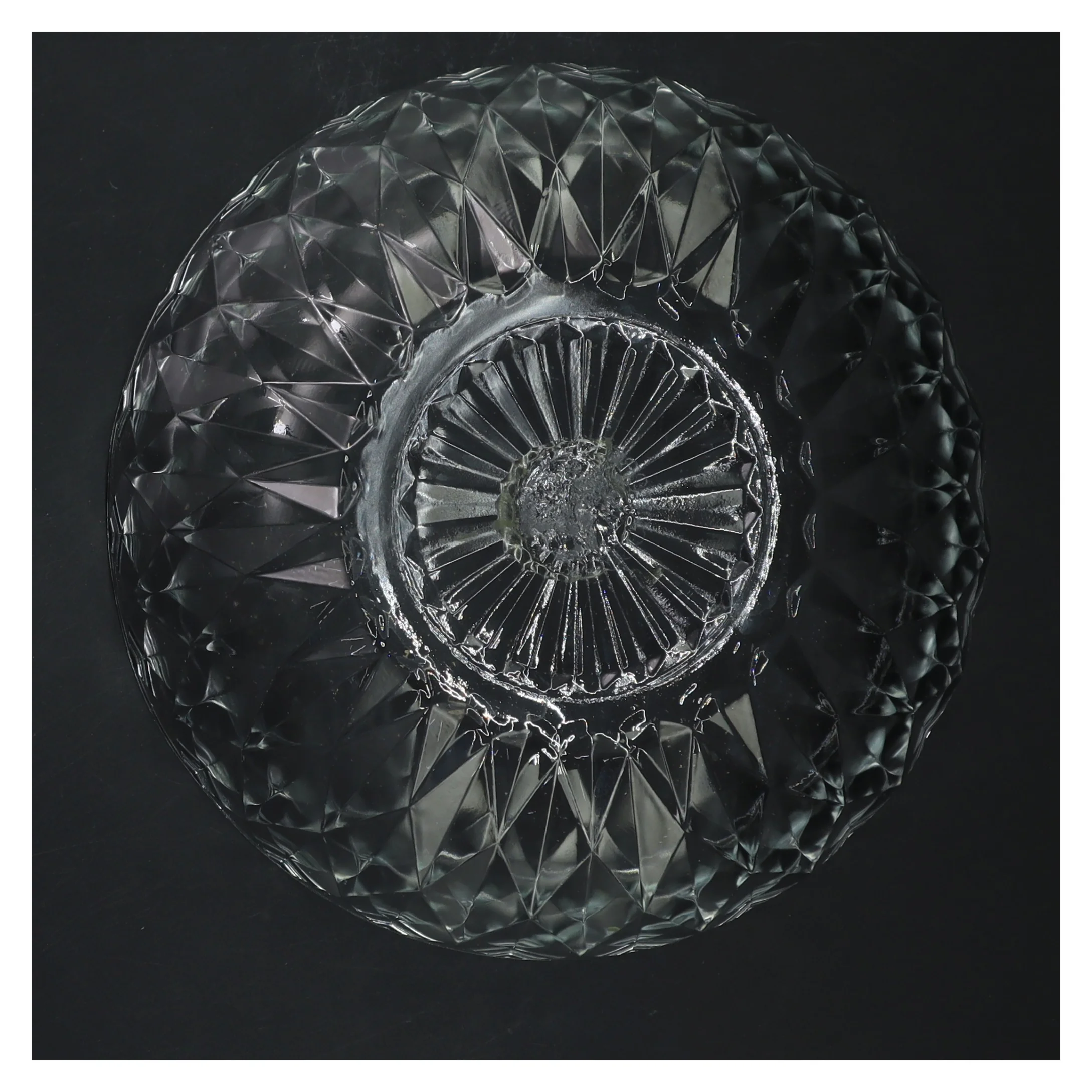 Glas skål med diamantmønster (str. Ø 20 cm)