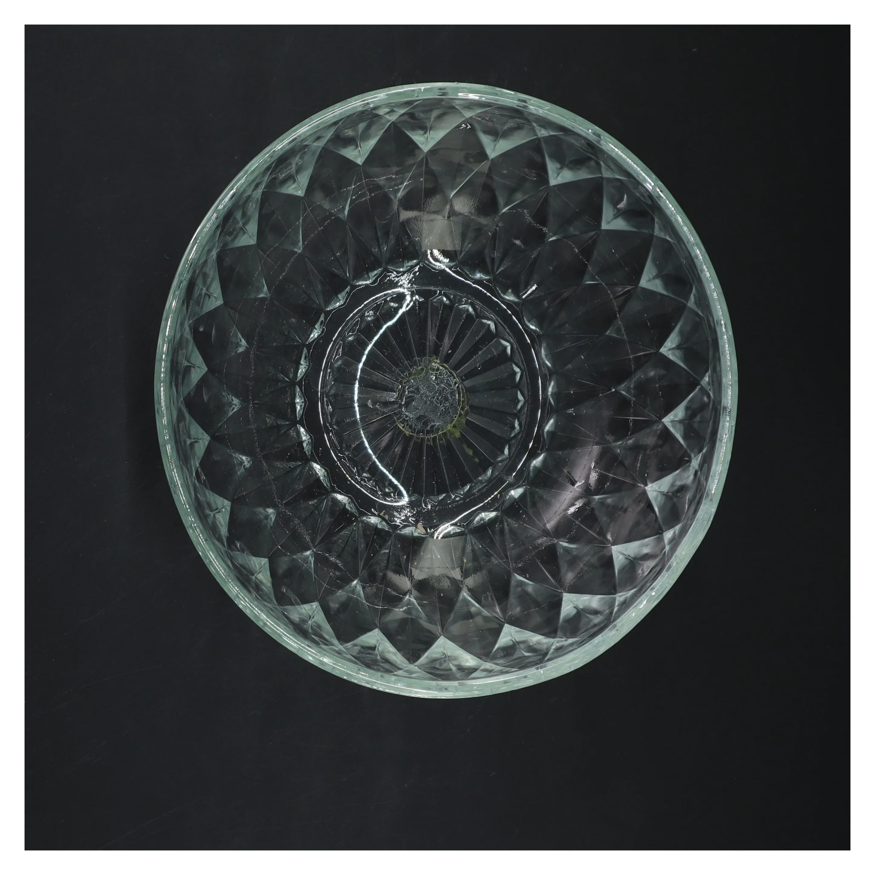 Glas skål med diamantmønster (str. Ø 20 cm)