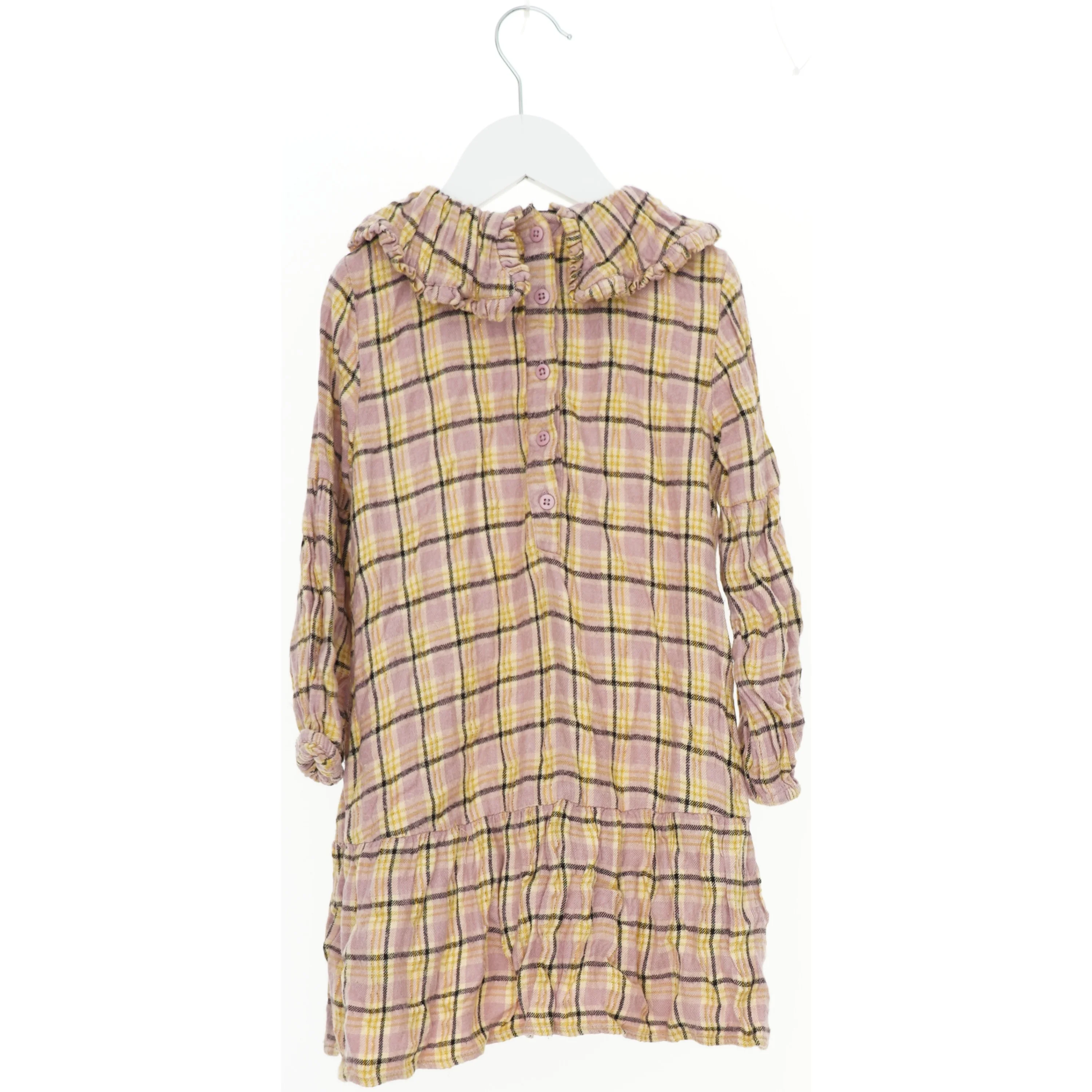 Skotskternet kjole fra Minymo (str. 104)