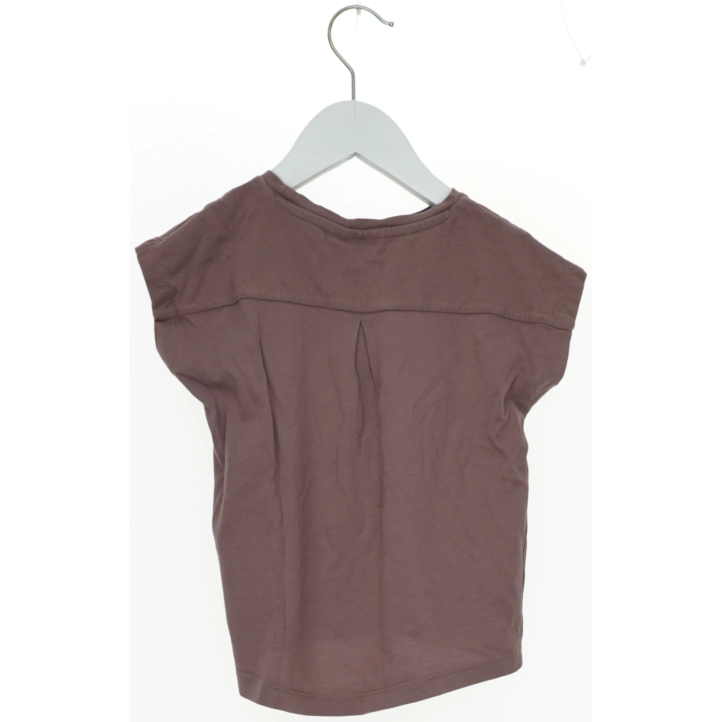 Kortærmet T-shirt med logo fra Hummel (str. 104)