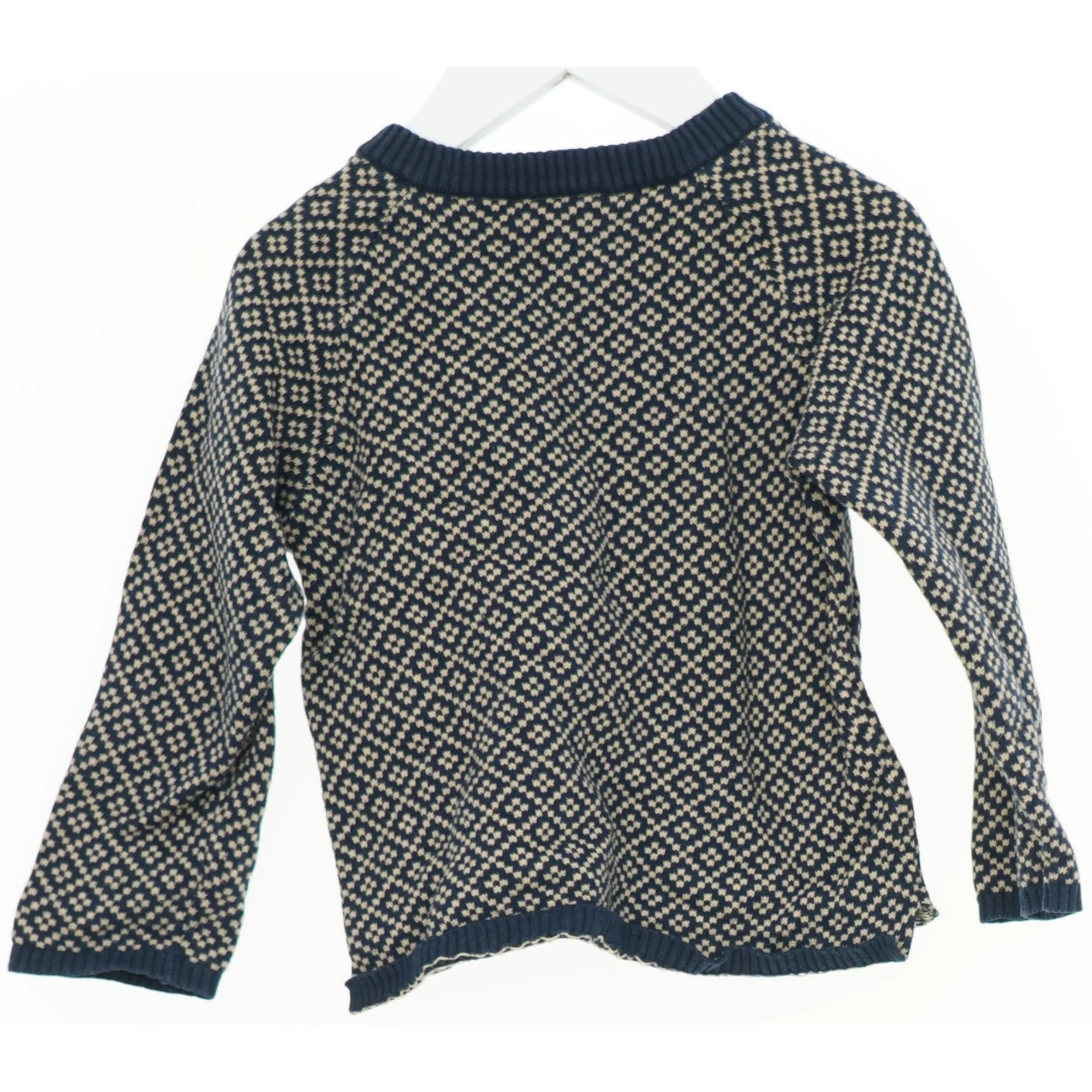 Strikket sweater med mønster fra VRS (str. 86)