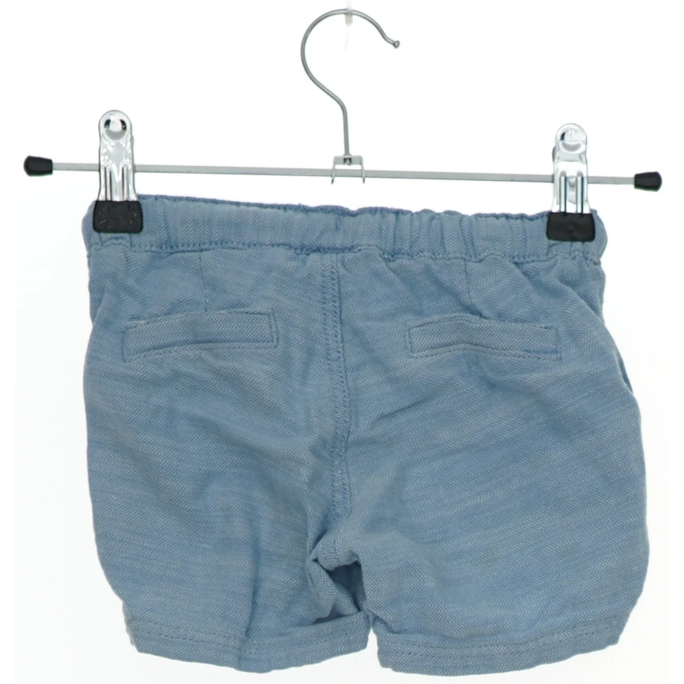 Lyseblå shorts fra H&M (str. 80)