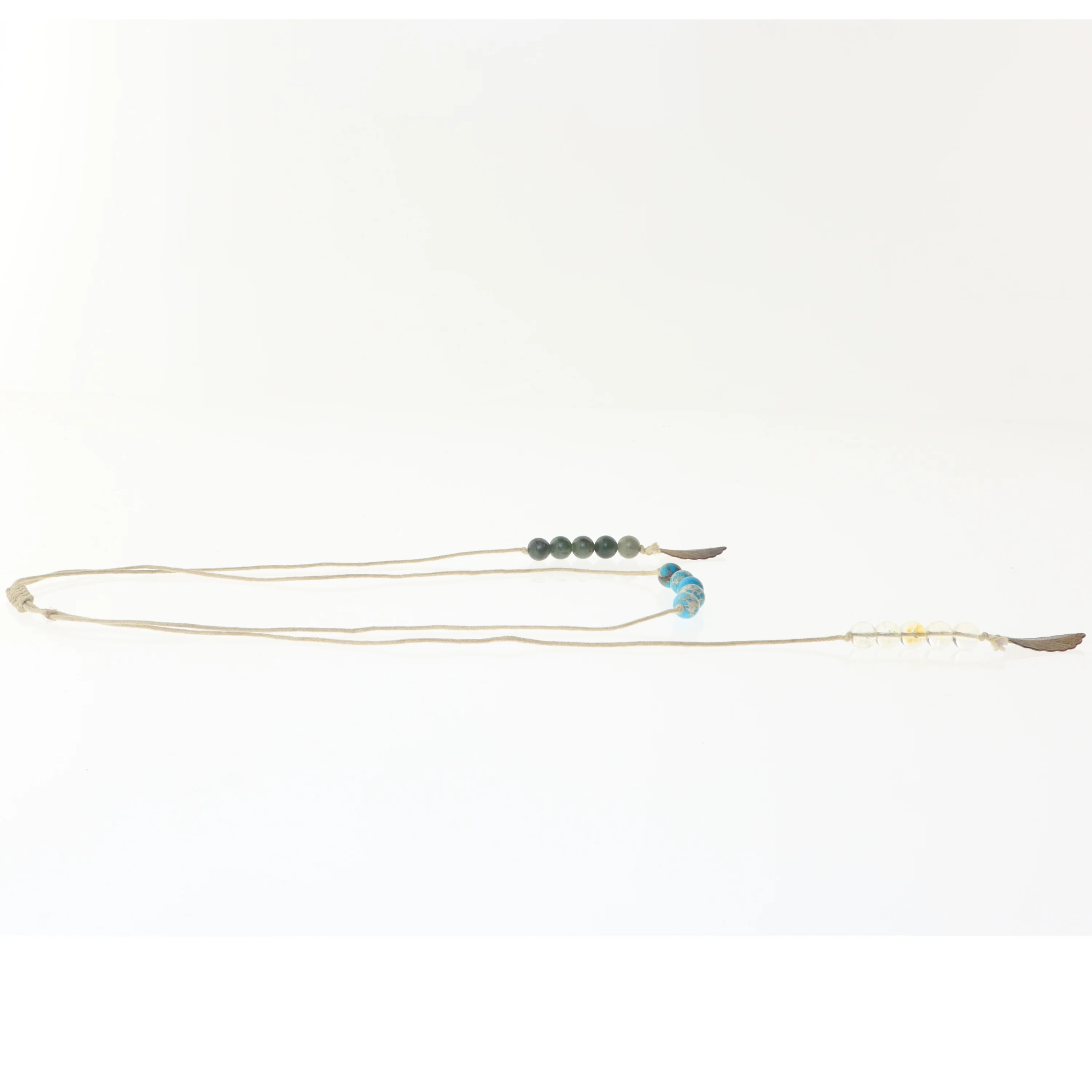 Håndlavet halskæde med perler og blade (str. Så stor den kan være 98 cm)