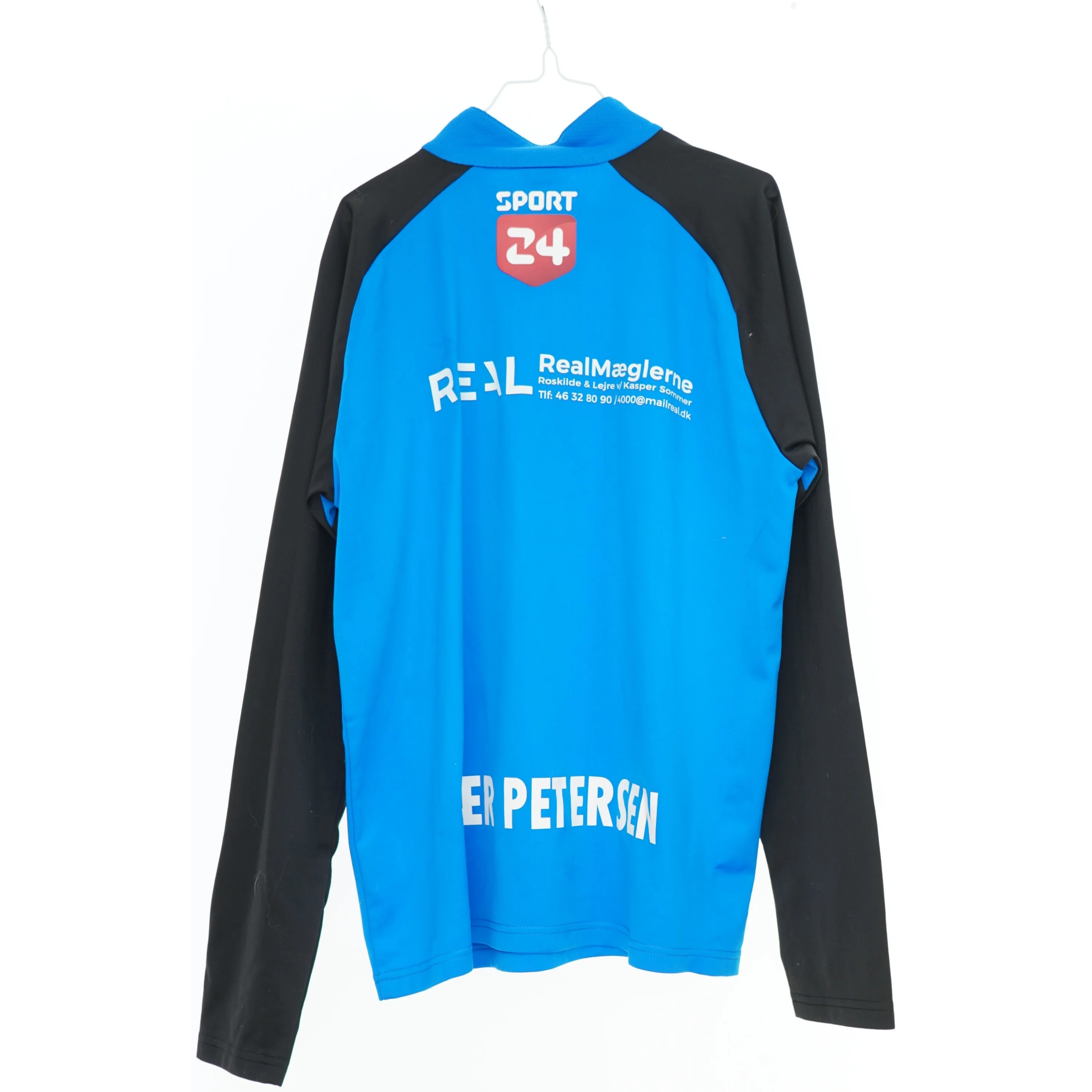 Sportstrøje med sponsorlogoer fra Puma (str. 164)