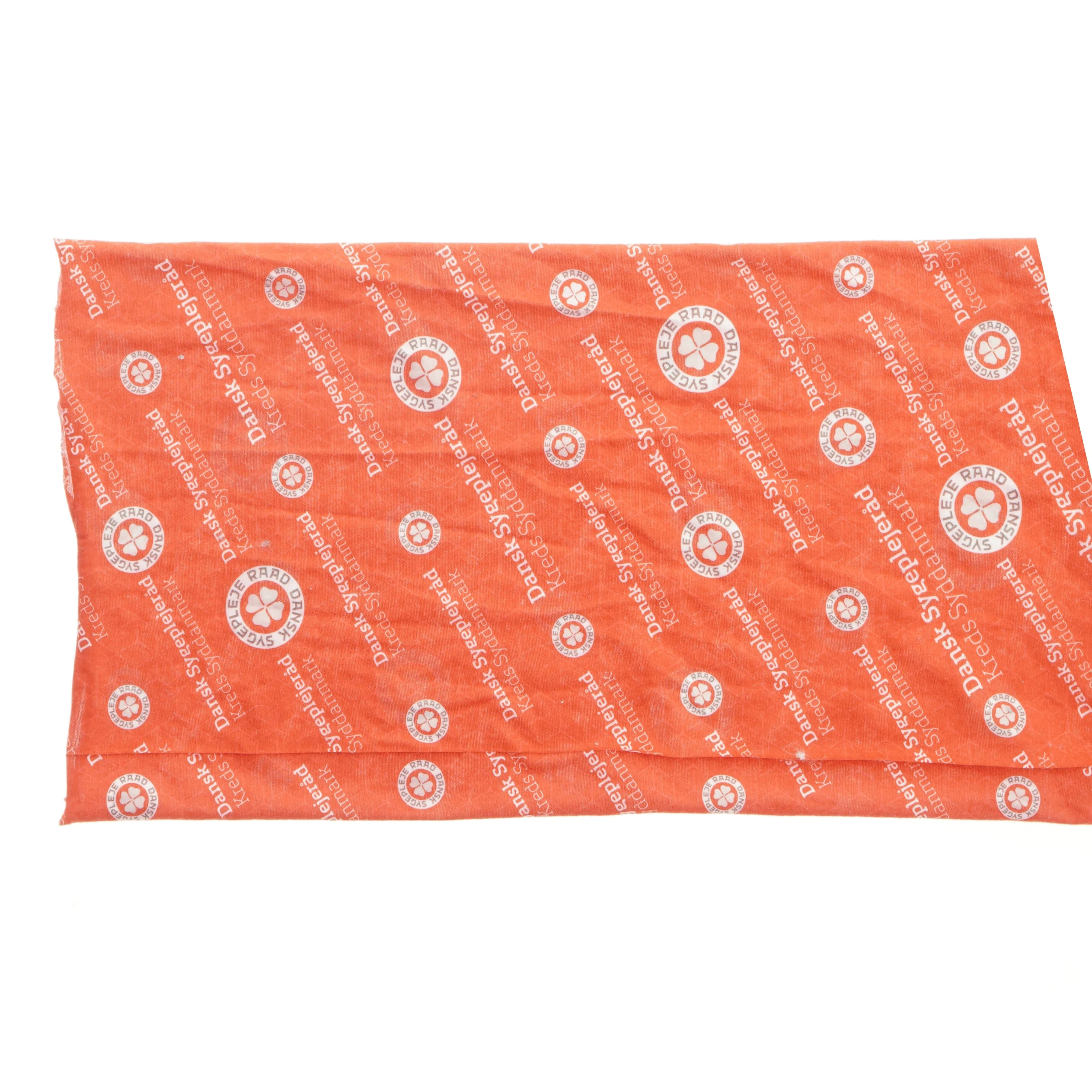 Rød halsedisse med logo fra Dansk Sygeplejeråd (str. 43 cm)