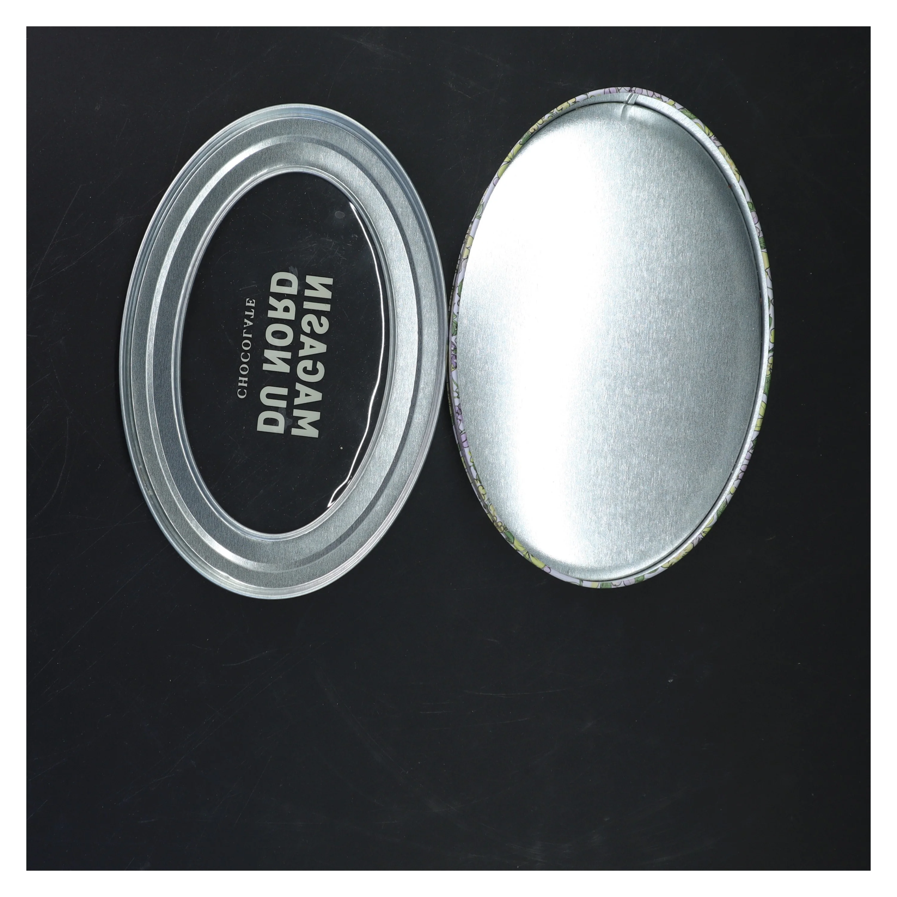 Rund metal æske med blomsterprint fra Magasin du Nord (str. 18x13x4 cm)