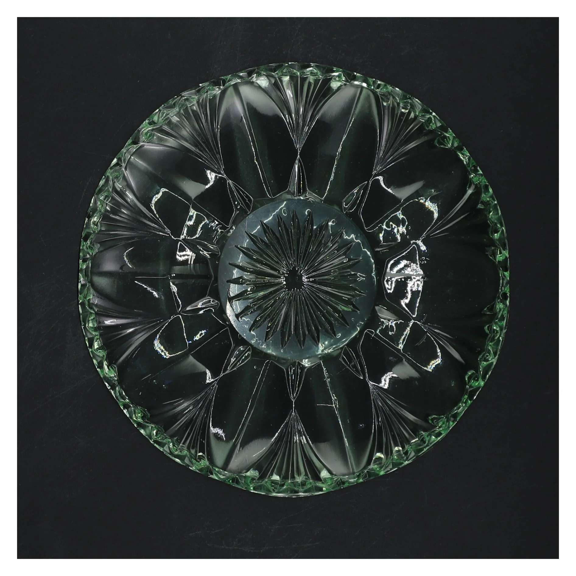 Grøn glas asiet (str. Ø 16 cm)