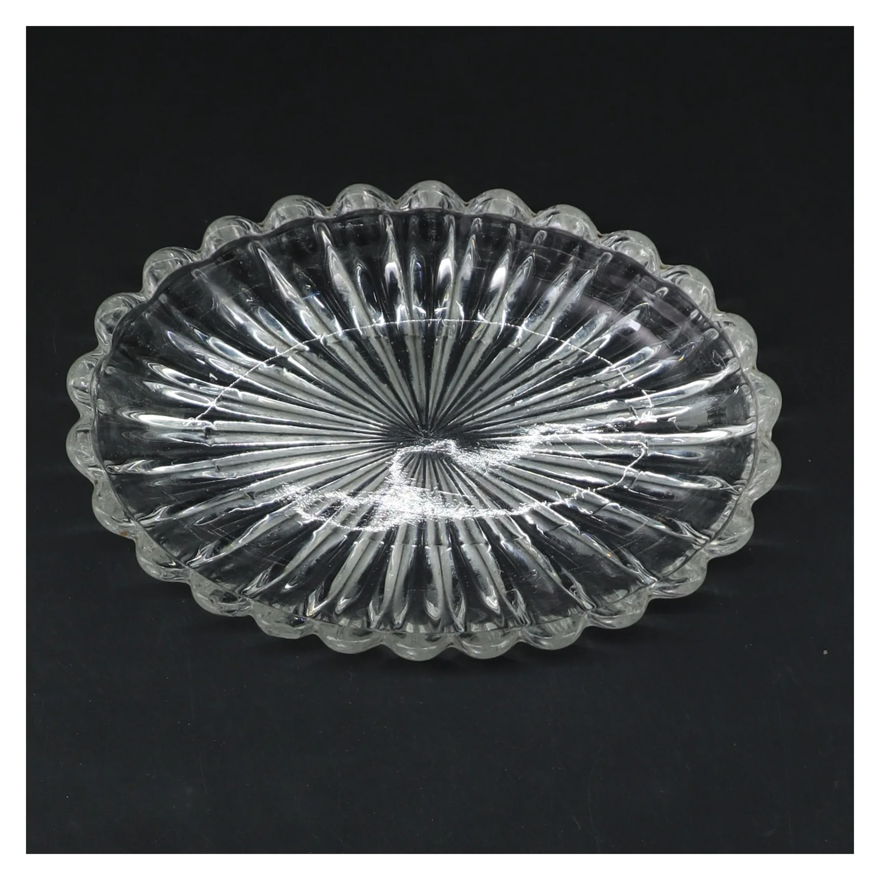 Oval asiet, presset glas (str. 15,5x10,5 cm)