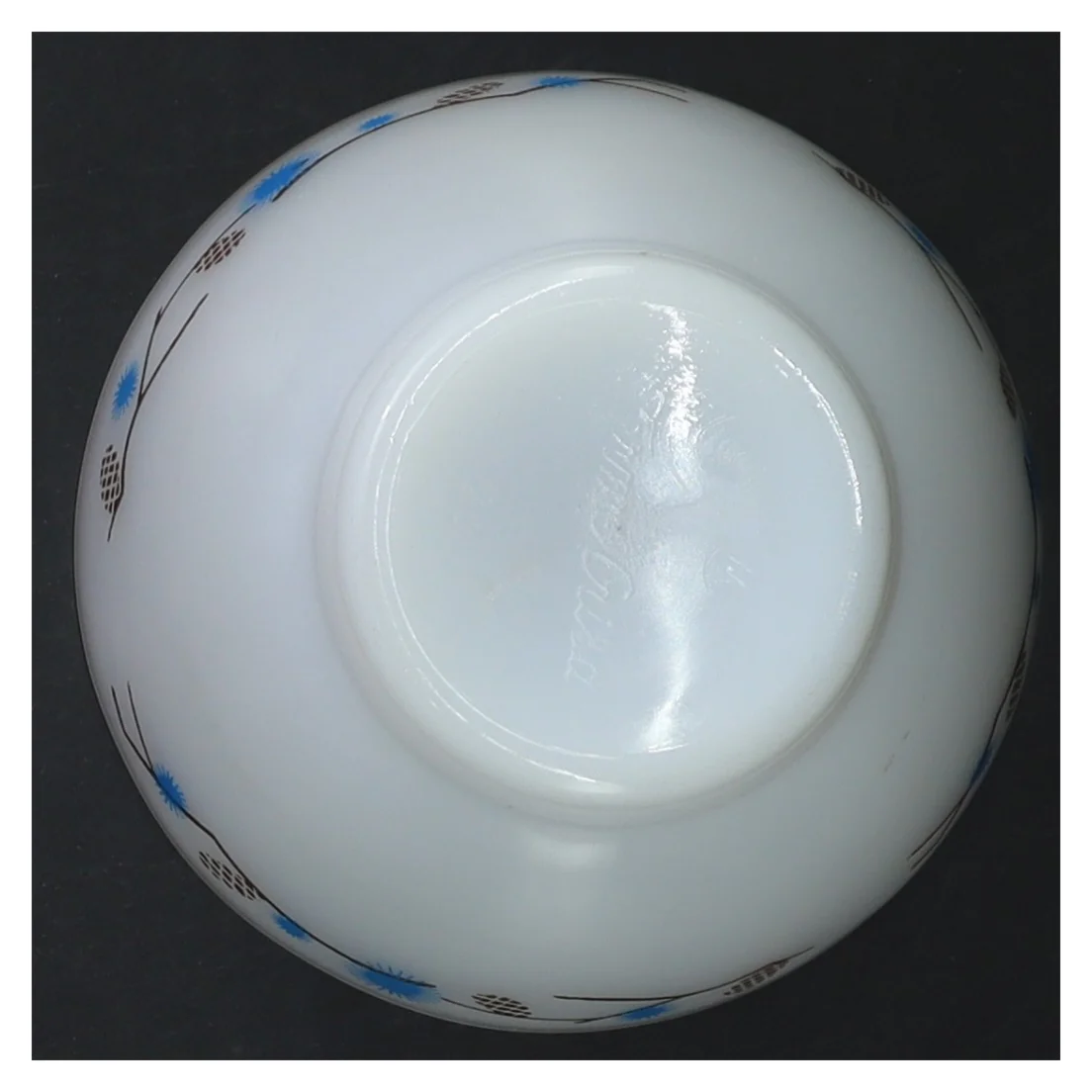 Skål i opalineglas med mønster (str. Ø 11 cm)