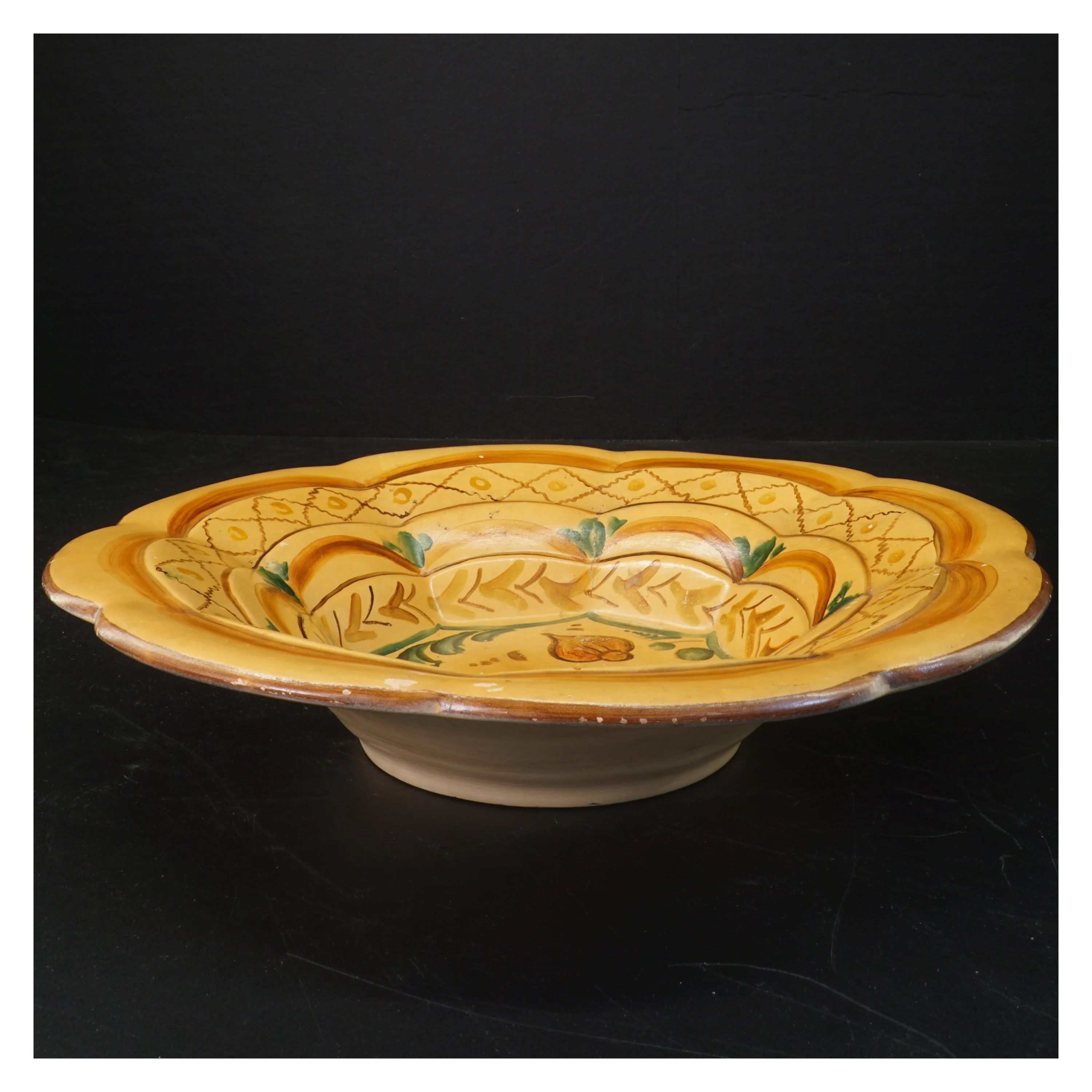 Dekorativ skål med frugtmotiv (str. Ø 30 cm)