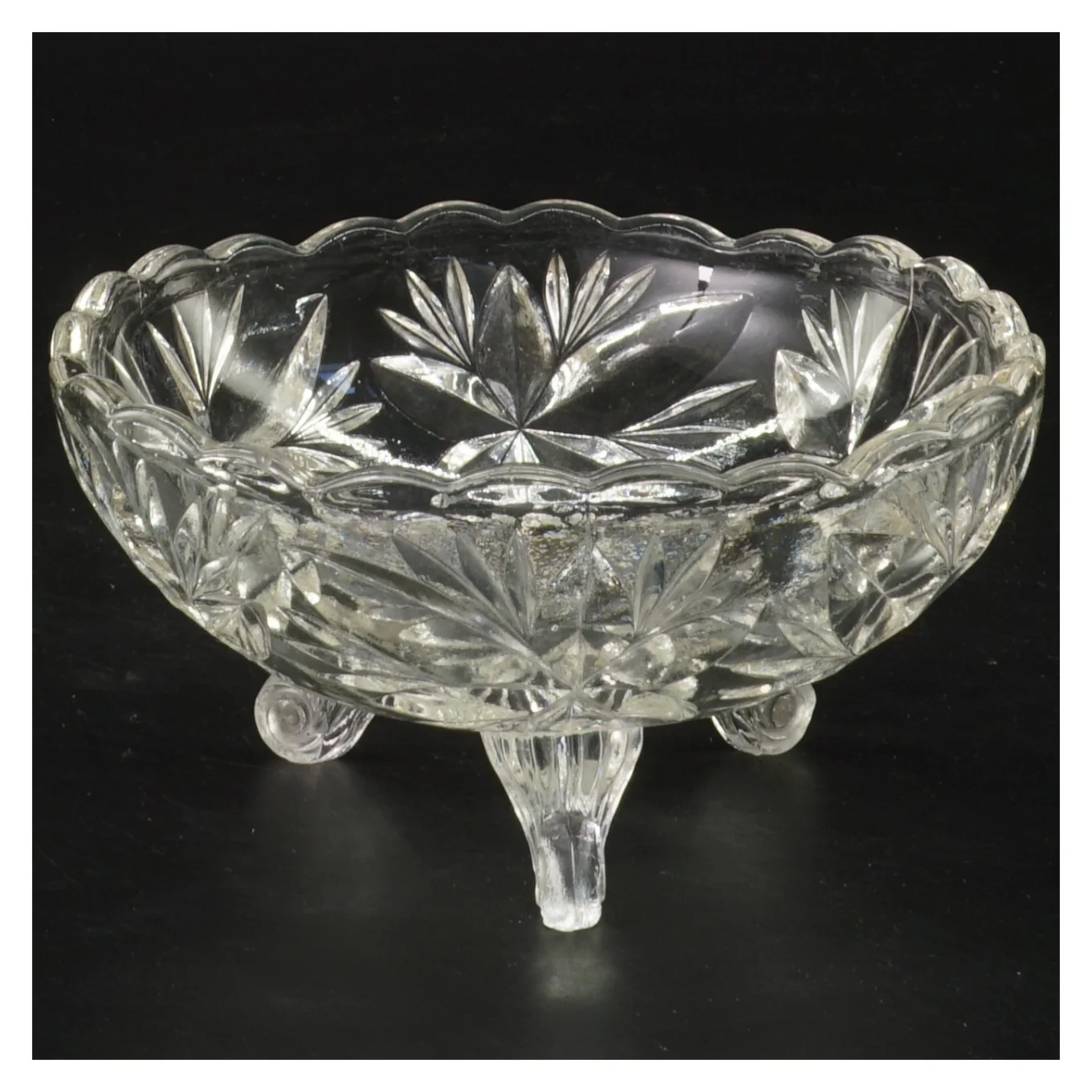 Sk&aring;l med sneglef&oslash;dder (str. &Oslash; 12 cm)