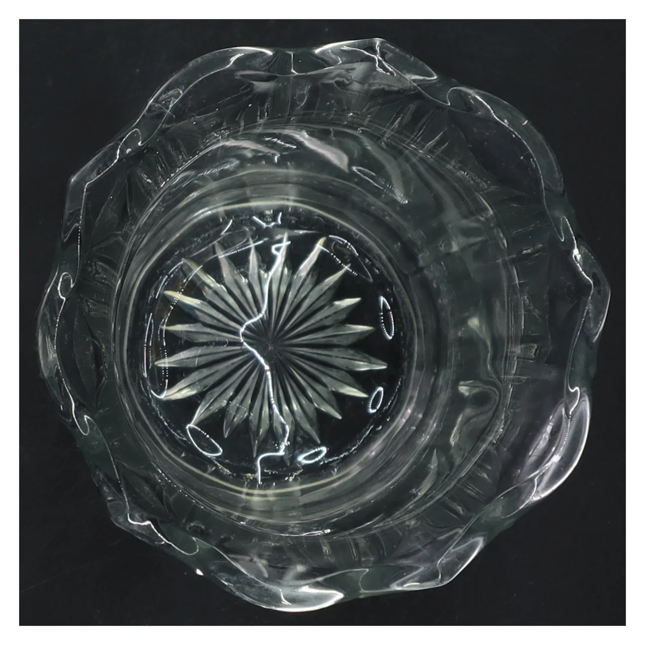 Glasvase fra Tjekkoslovakiet (str. 15 cm)