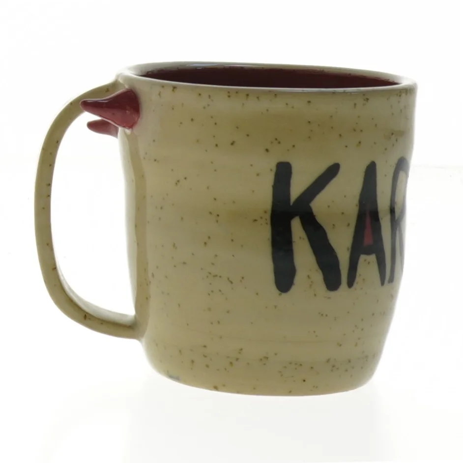 Keramikkrus med 'Karate' tekst (str. Ø. 8,5 cm. længde, 8,5 cm)