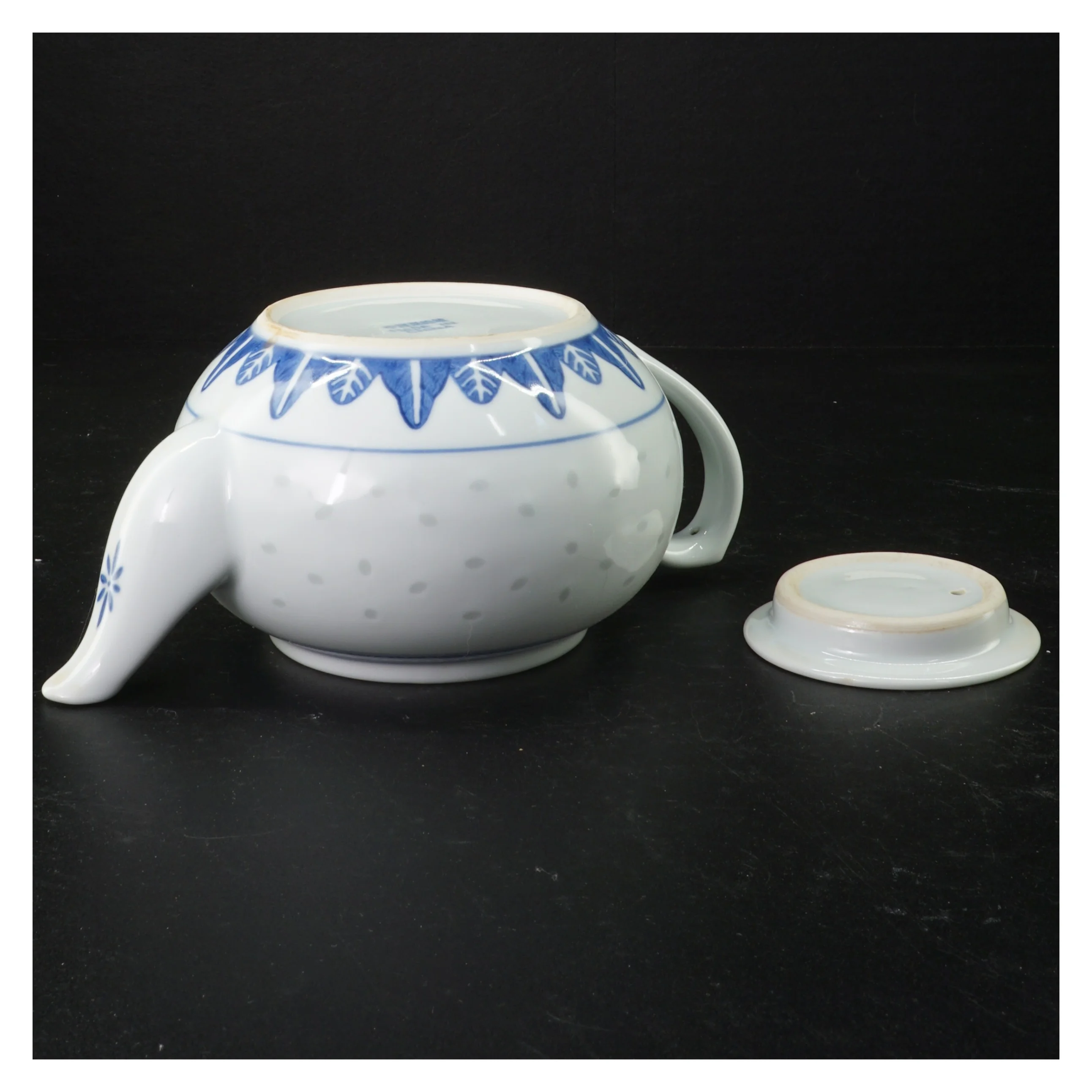 Porcelænsteapot med blåt mønster (str. Ø 14 cm)