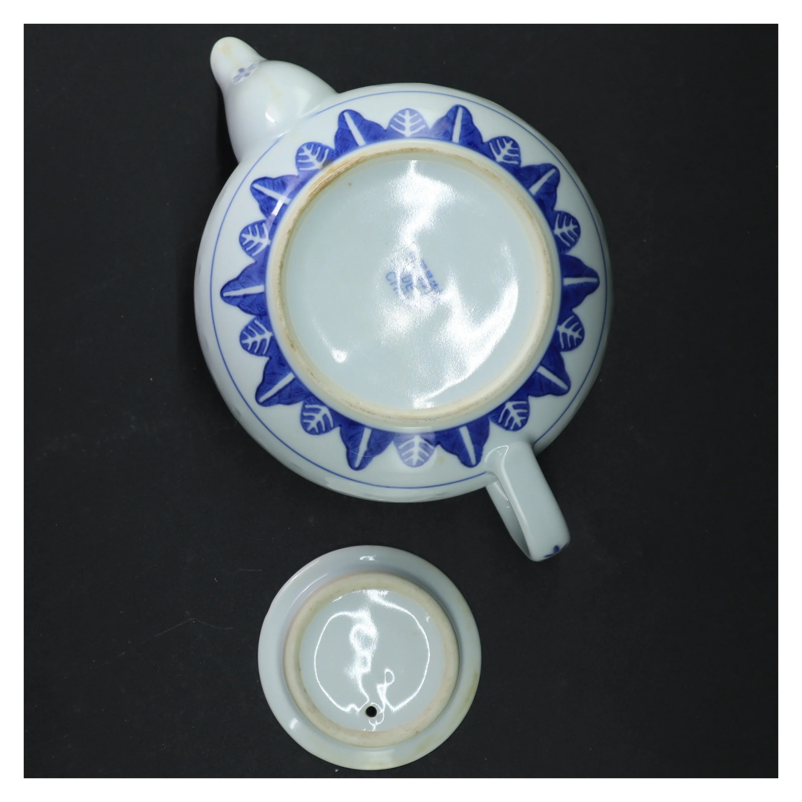 Porcelænsteapot med blåt mønster (str. Ø 14 cm)