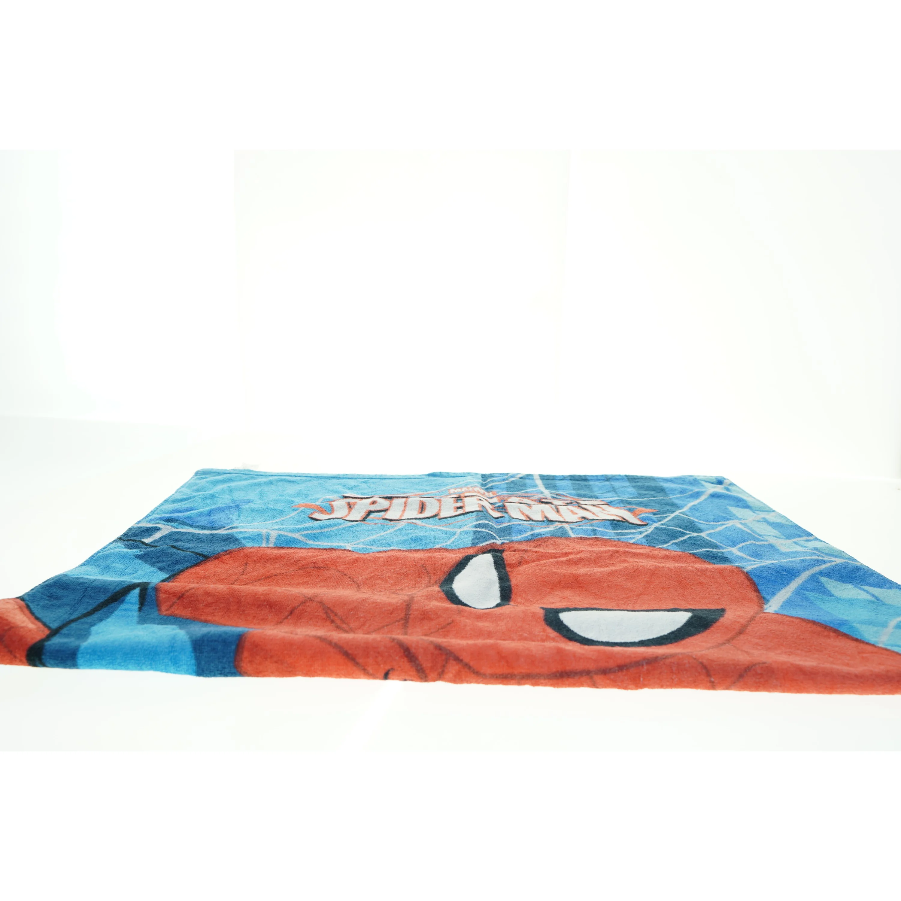 Spider-Man børnehåndklæde fra Disney (str. 78 x 142 cm)