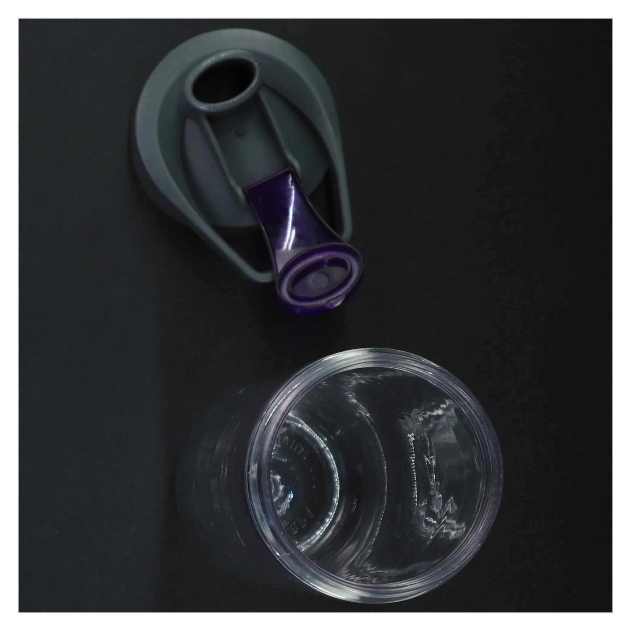 Genanvendelig vandflaske (str. 27 x 9,5 x 7 cm)