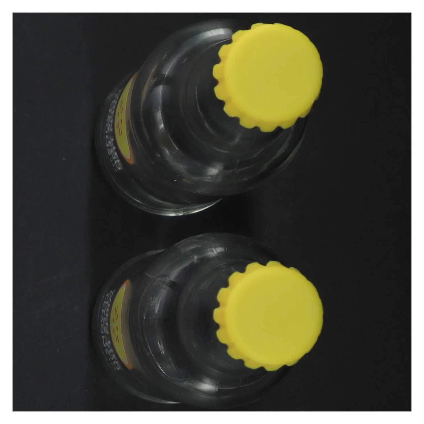 Dekorative citronsodavandsflasker med tekst (str. 23 x 6 cm)