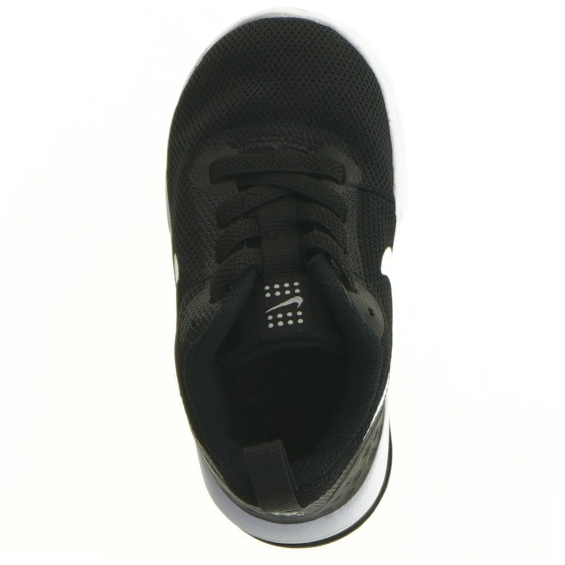 Sorte sportsko fra Nike (str. 22)