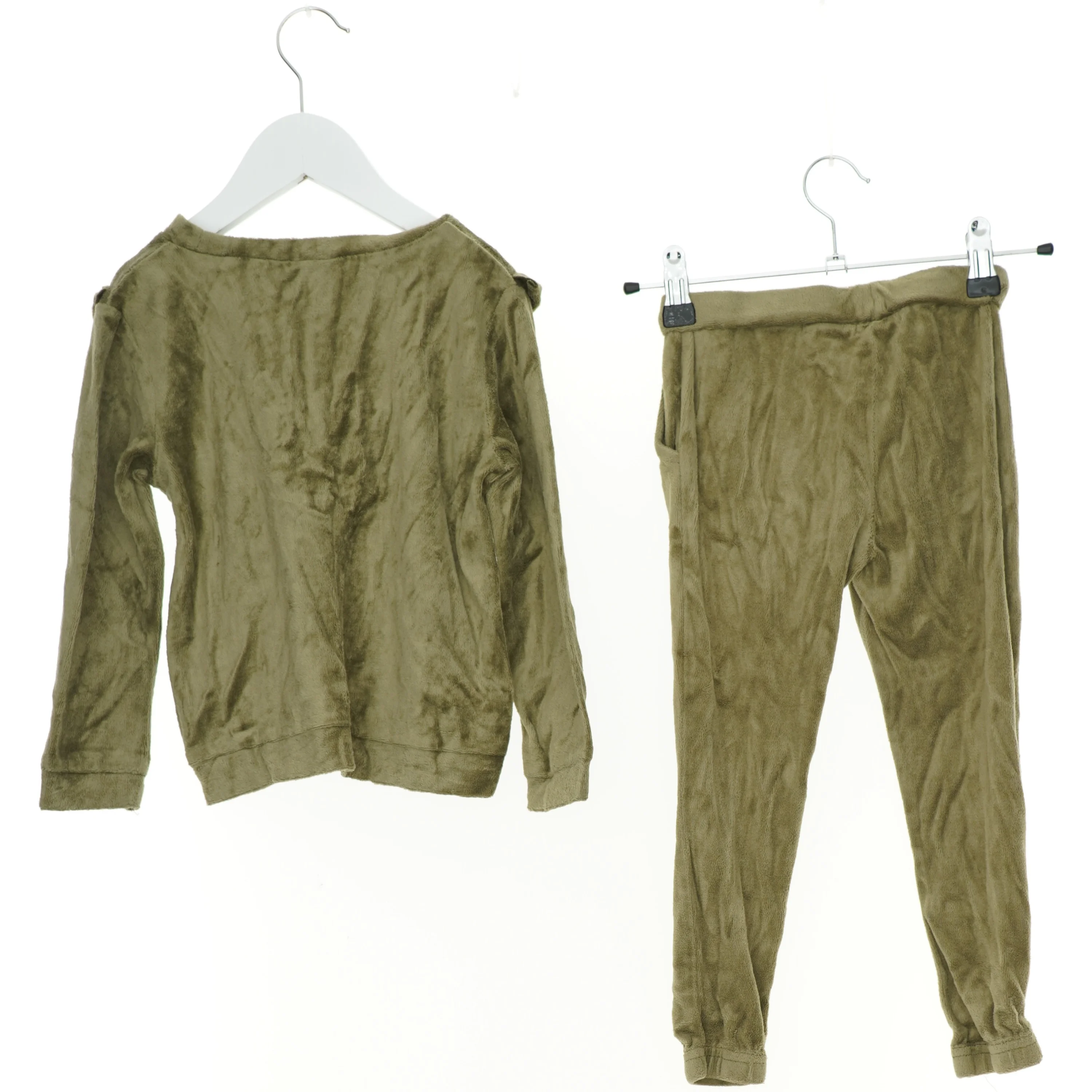 Sæt børnetøj fra Name It (str. 104 cm)