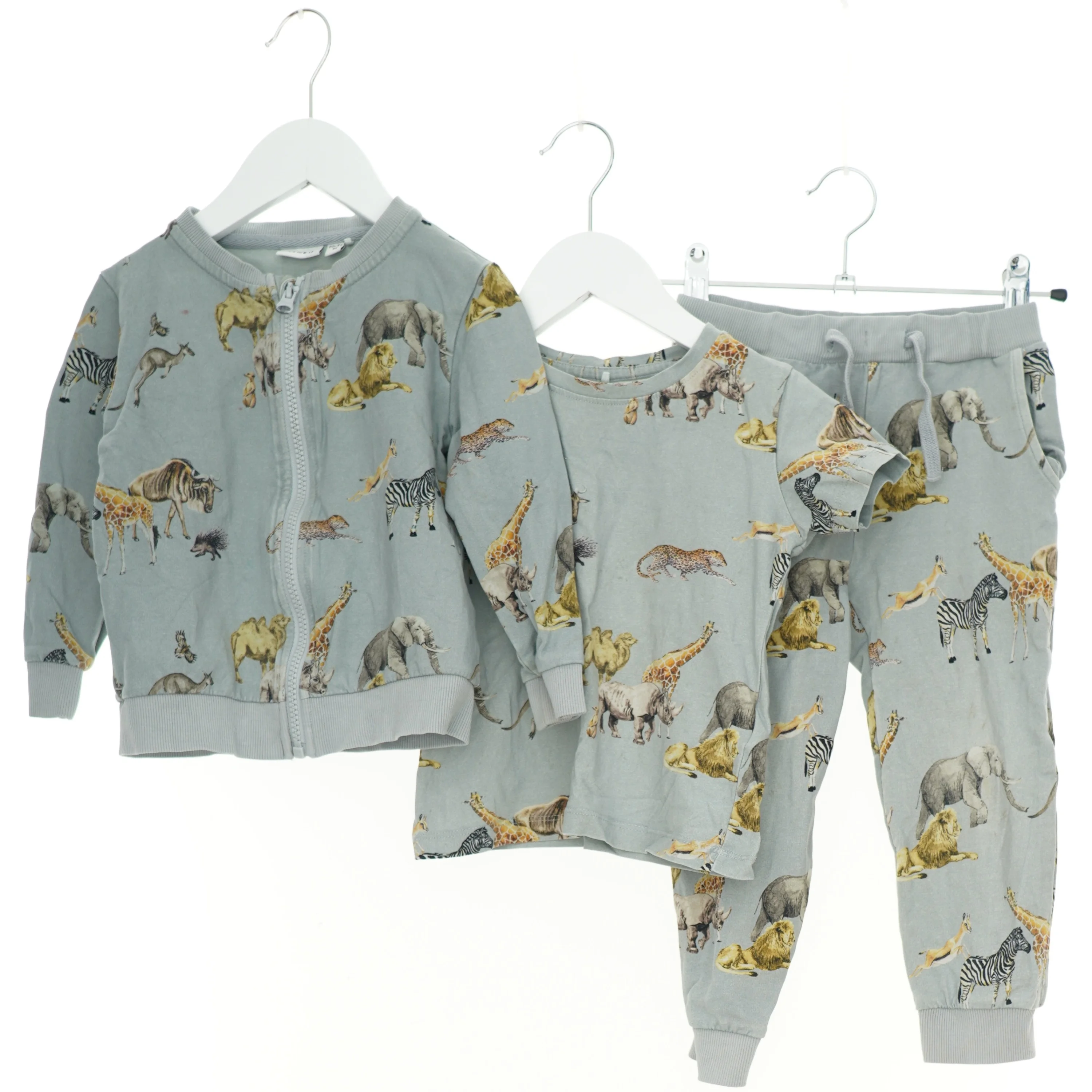 Sæt børnetøj fra Name It (str. 86 cm)