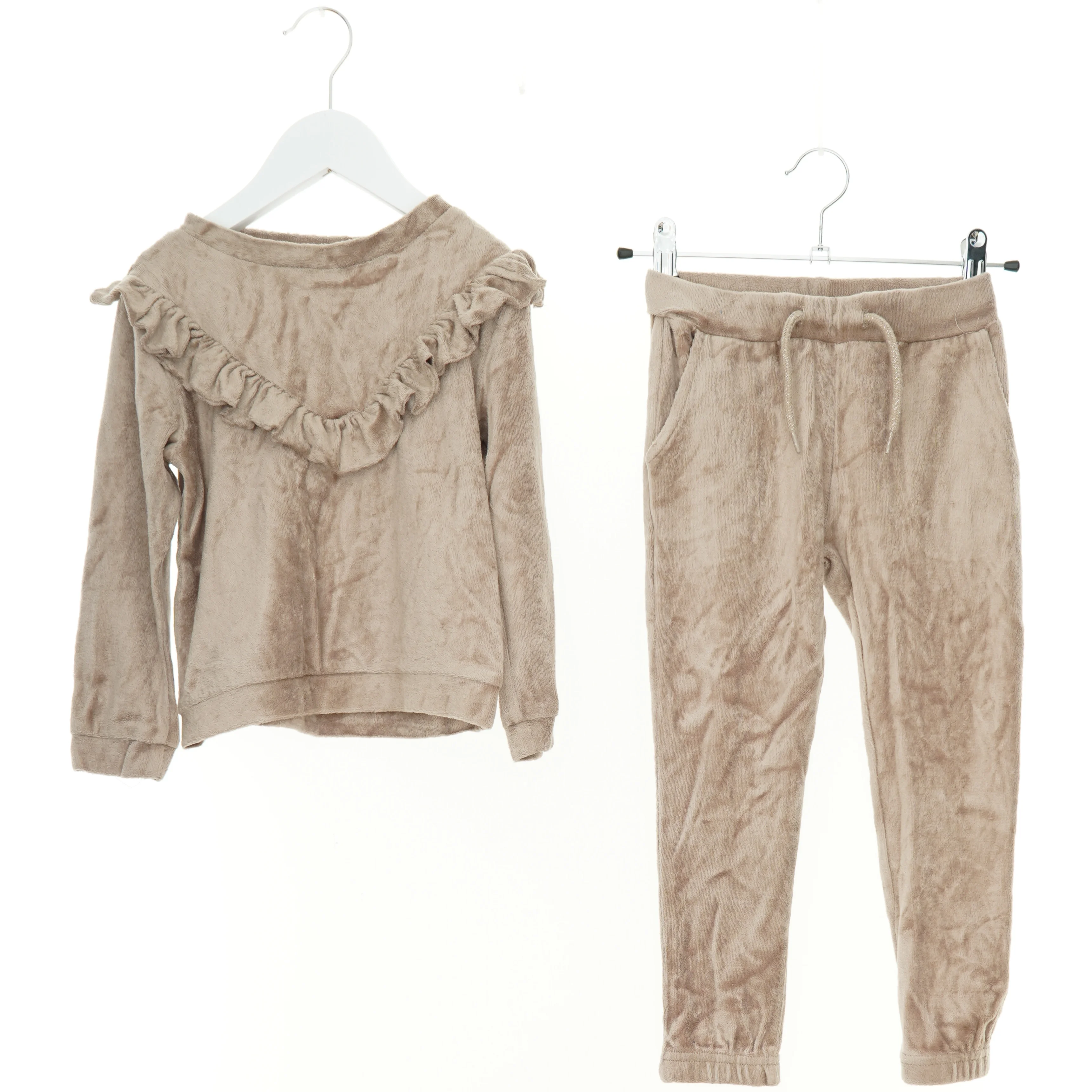 Sæt børnetøj fra Name It (str. 104 cm)