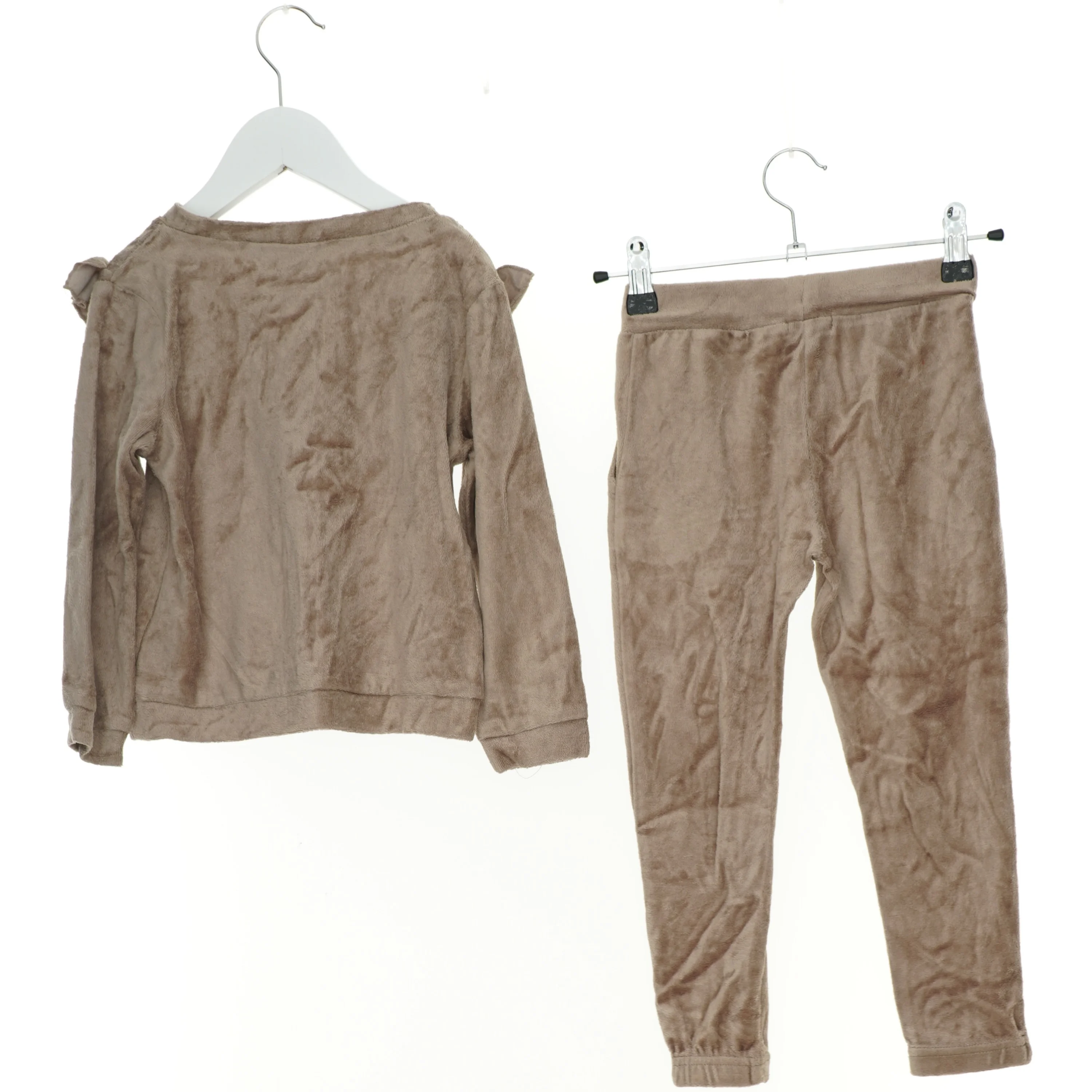 Sæt børnetøj fra Name It (str. 104 cm)