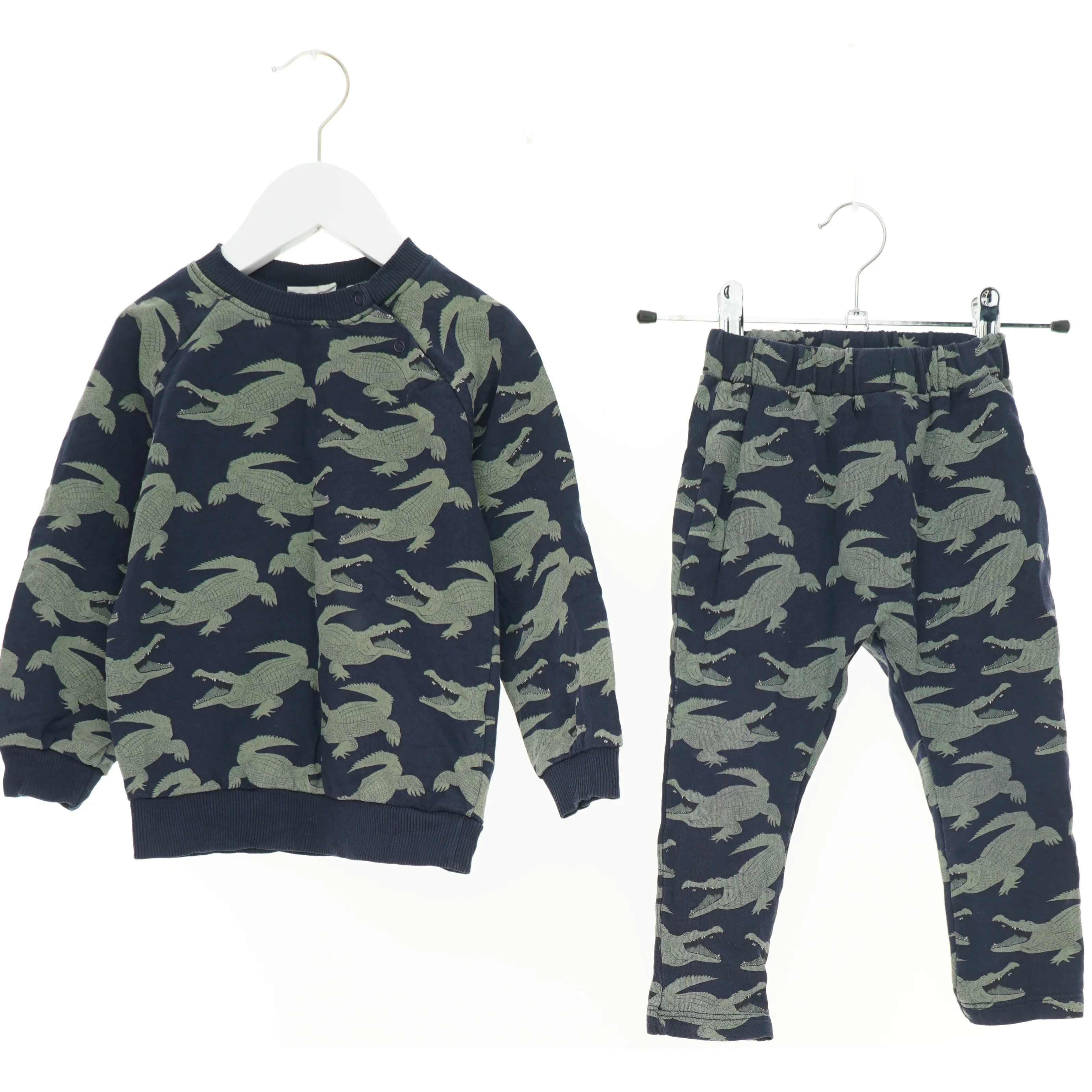 Sæt børnetøj (2 stk.) fra The New (str. 92 cm)