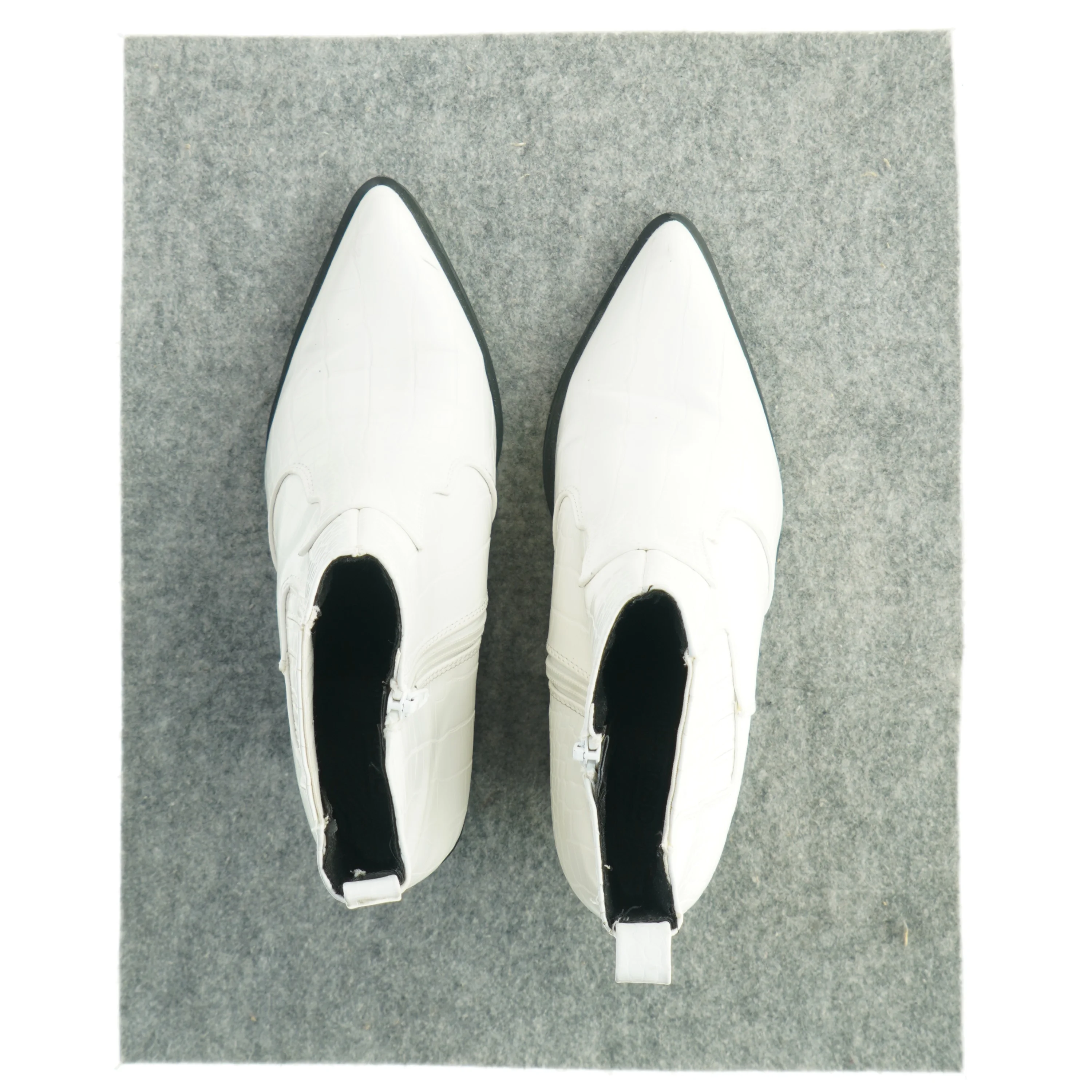 Hvide ankelstøvler med krokodillepræg fra Asos (str. 7)