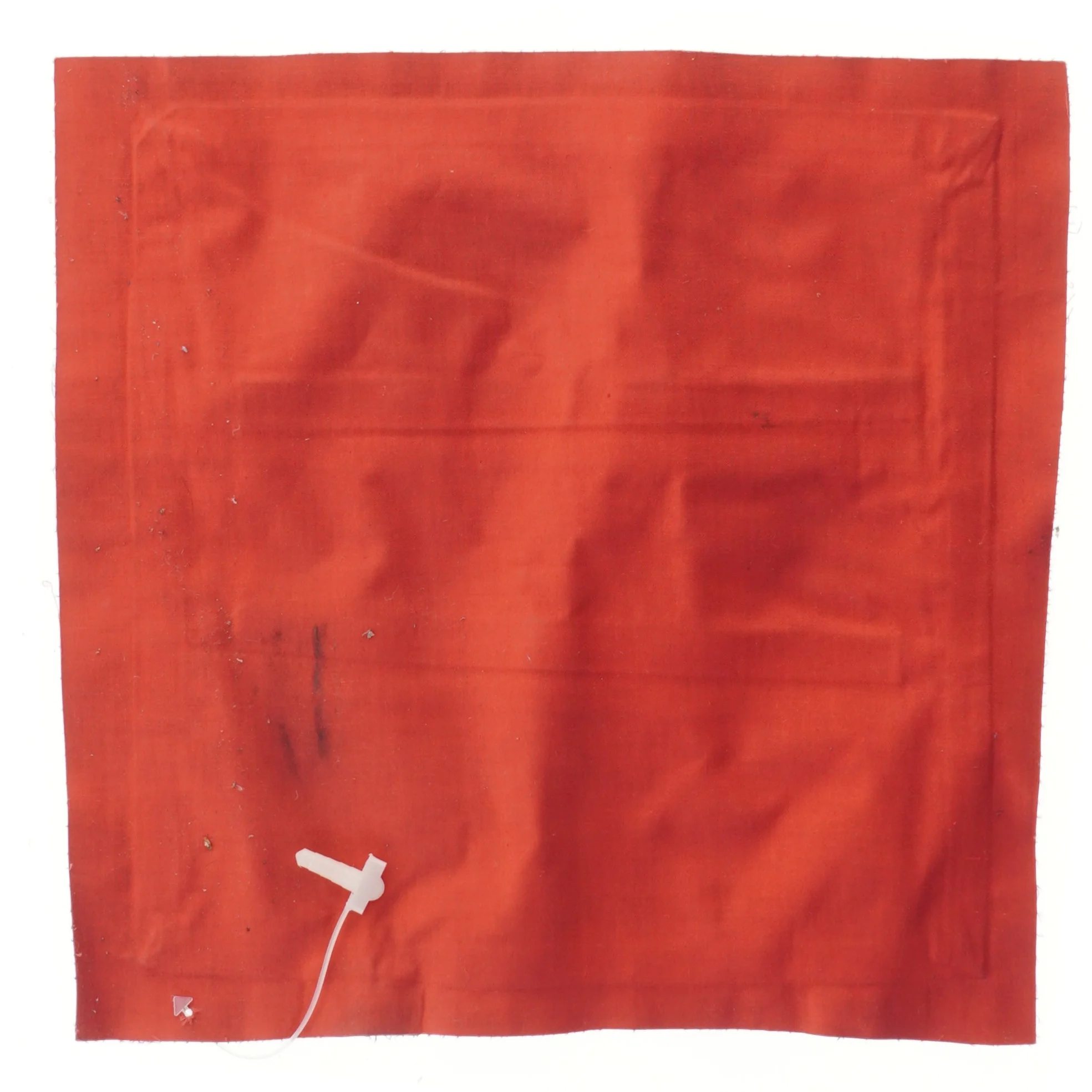 Oppustelig pude - Rød og blå tekstilpuder (str. 36x36 cm)