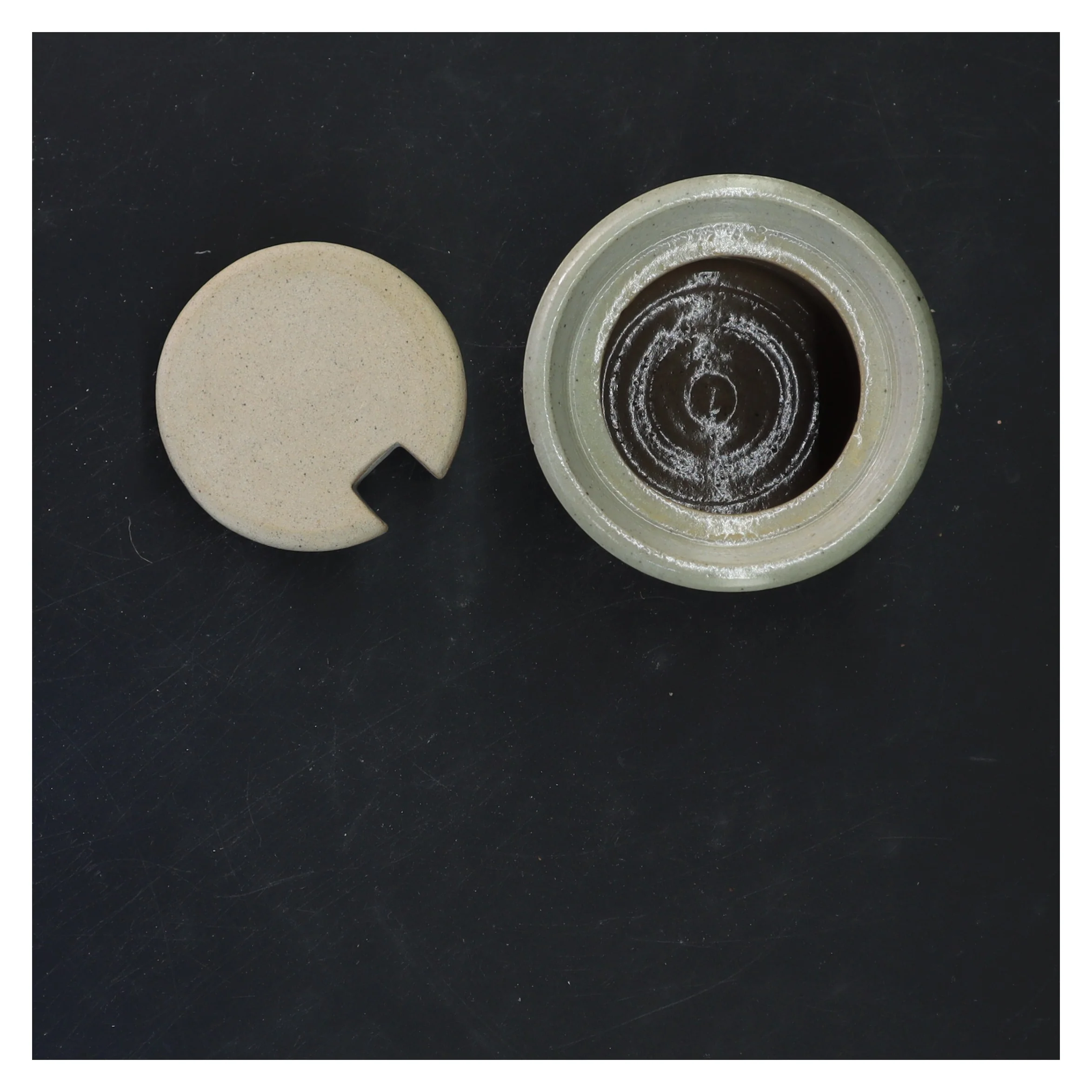 Keramik krukke med låg fra Hanne Stentøj (str. 12x8 cm)