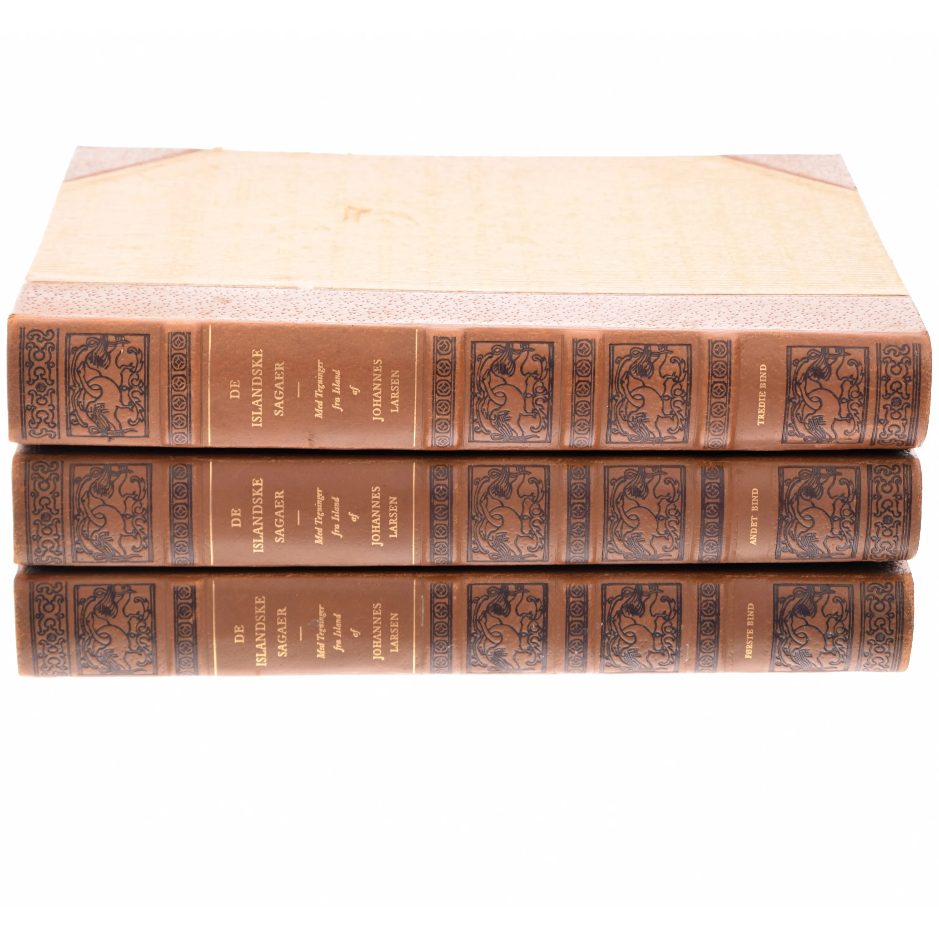 Sæt af fire indbundne bøger