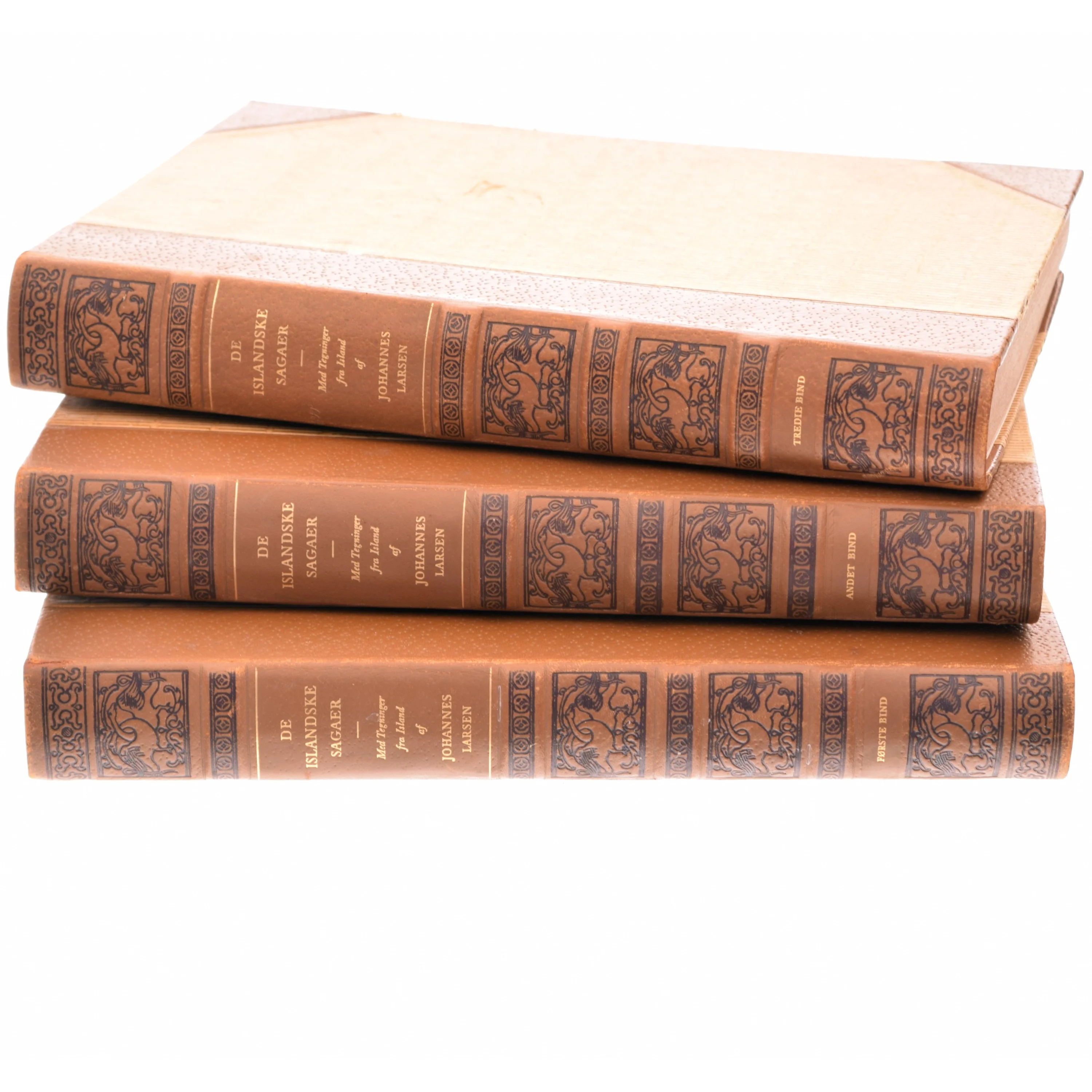 Sæt af fire indbundne bøger