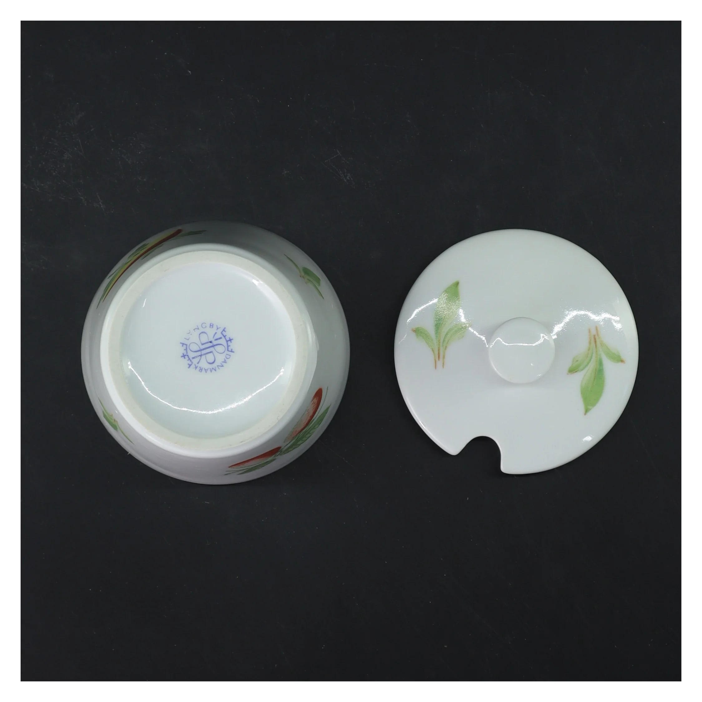 Marmeladekrukke med låg fra Lyngby (str. Ø 10 cm længde 8,5 cm)