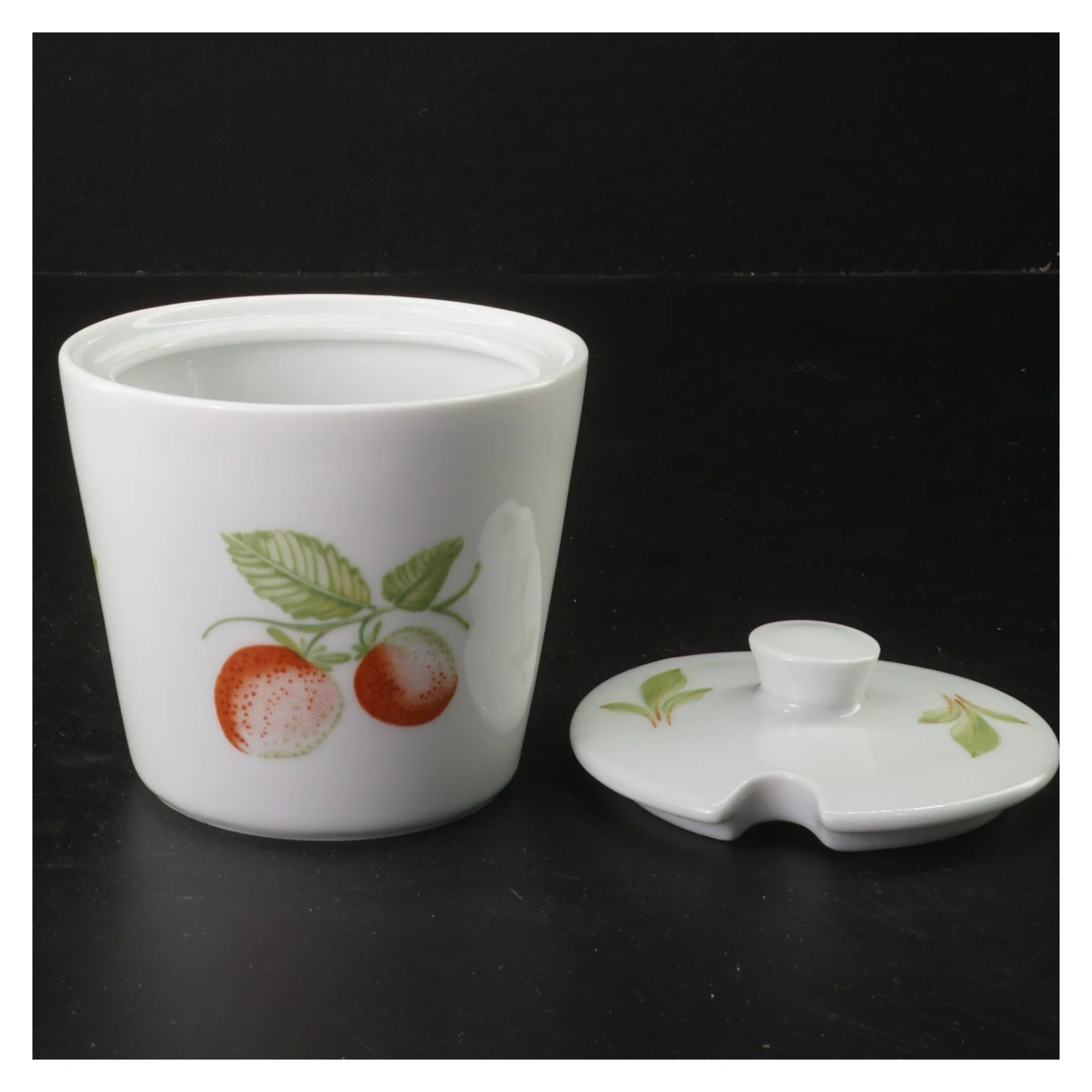 Marmeladekrukke med låg fra Lyngby (str. Ø 10 cm længde 8,5 cm)