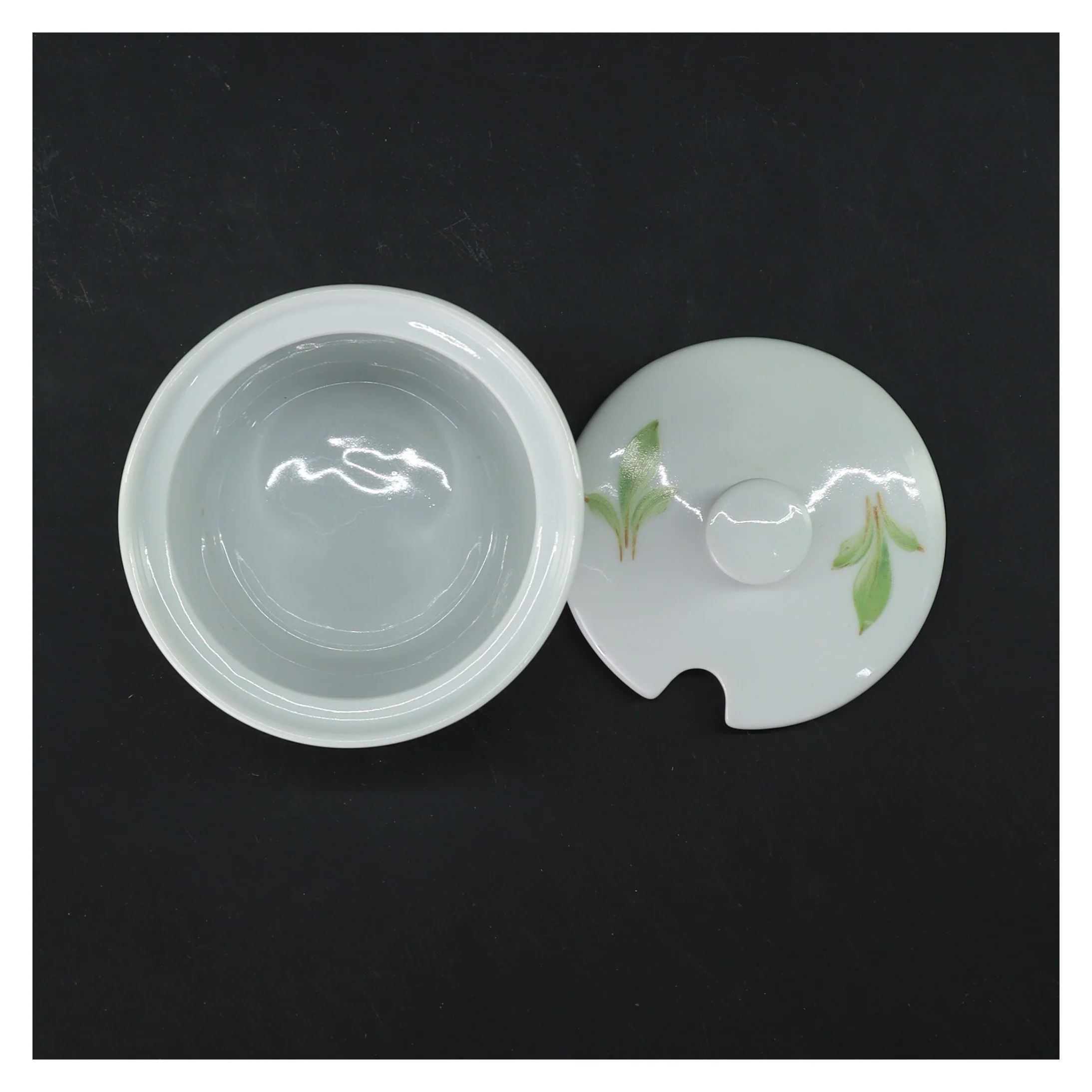 Marmeladekrukke med låg fra Lyngby (str. Ø 10 cm længde 8,5 cm)