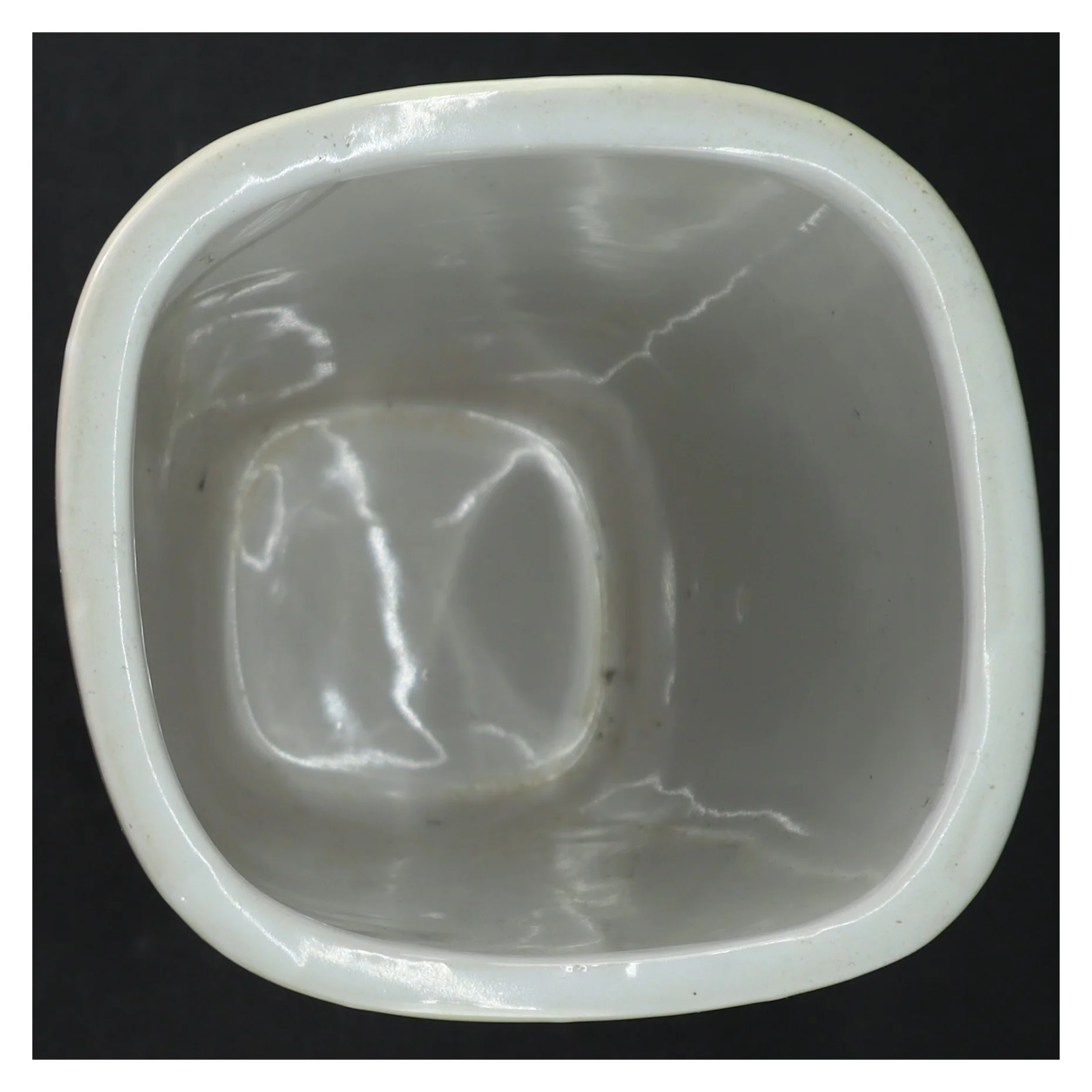 Hvid porcelænsvase (str. H. 24 cm)