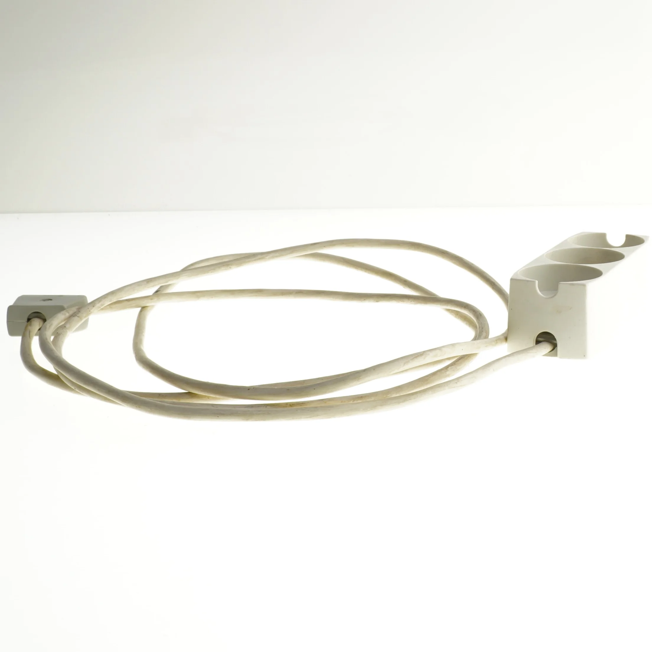 Forlængerledning med 3 stik (str. 240 cm)