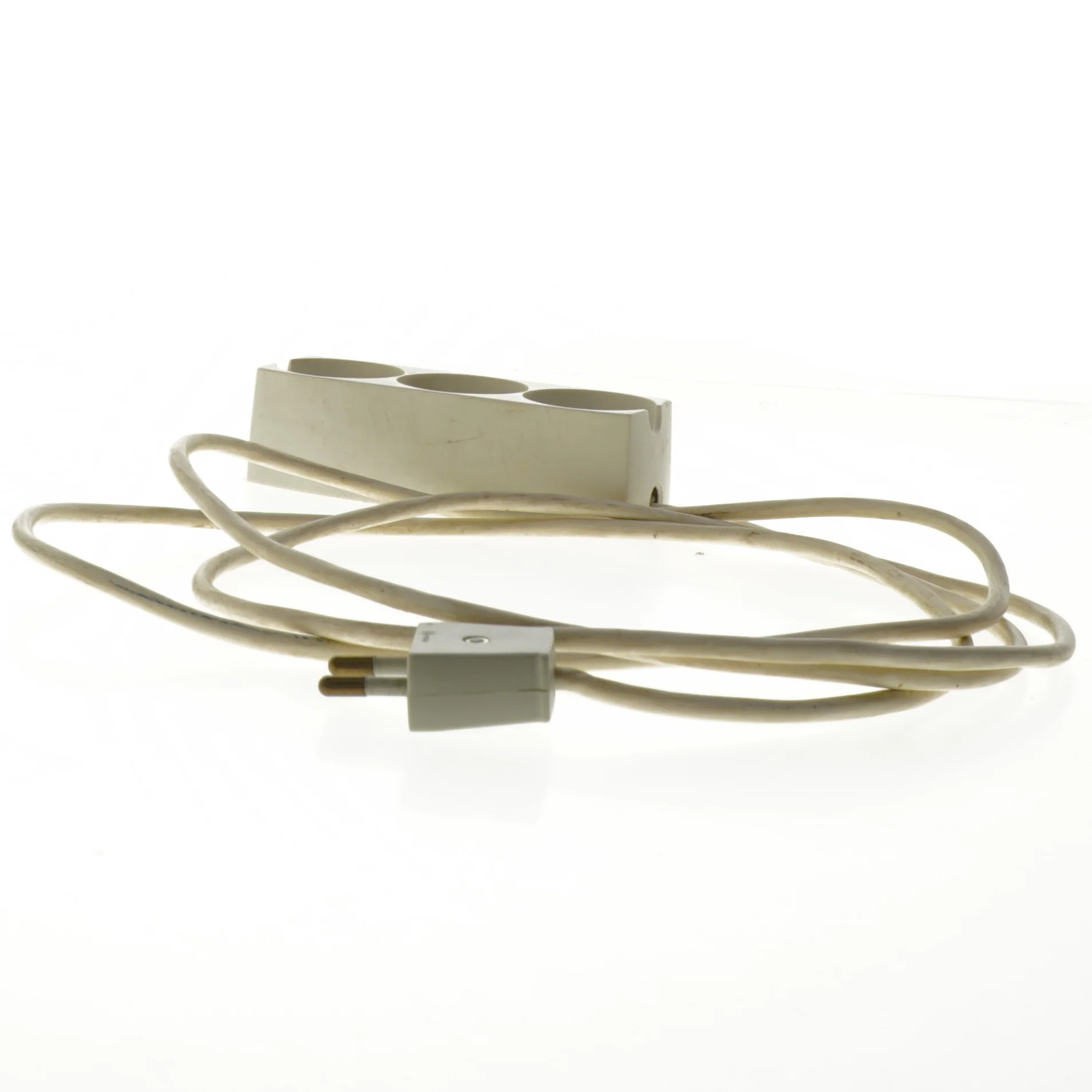 Forlængerledning med 3 stik (str. 240 cm)