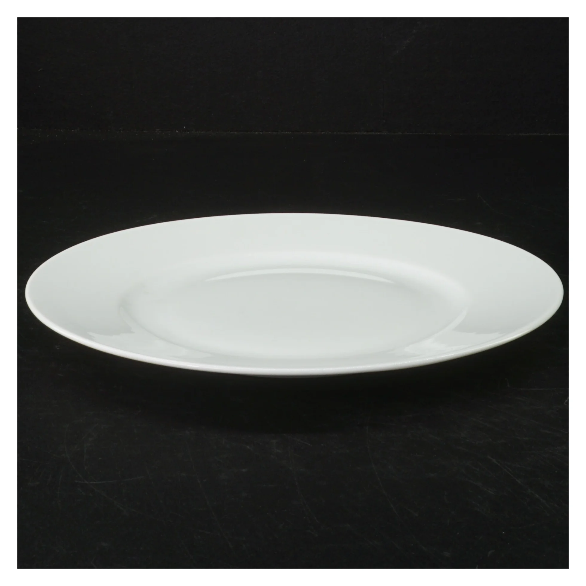 Hvid middagstallerken fra IKEA (str. Ø. 21,5 cm)