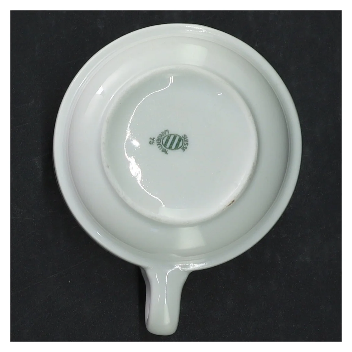 Hvid porcelænskop med underkop fra Suisse Langenthal (str. Ø. 9 cm. h. 5,5 cm)