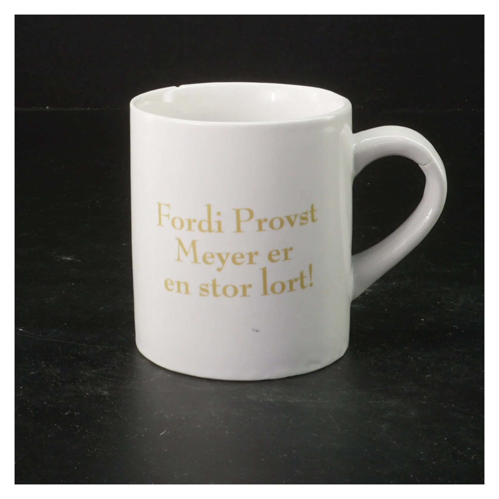 Porcelænskrus med tekst fra Matador (str. Ø 8x9 cm)