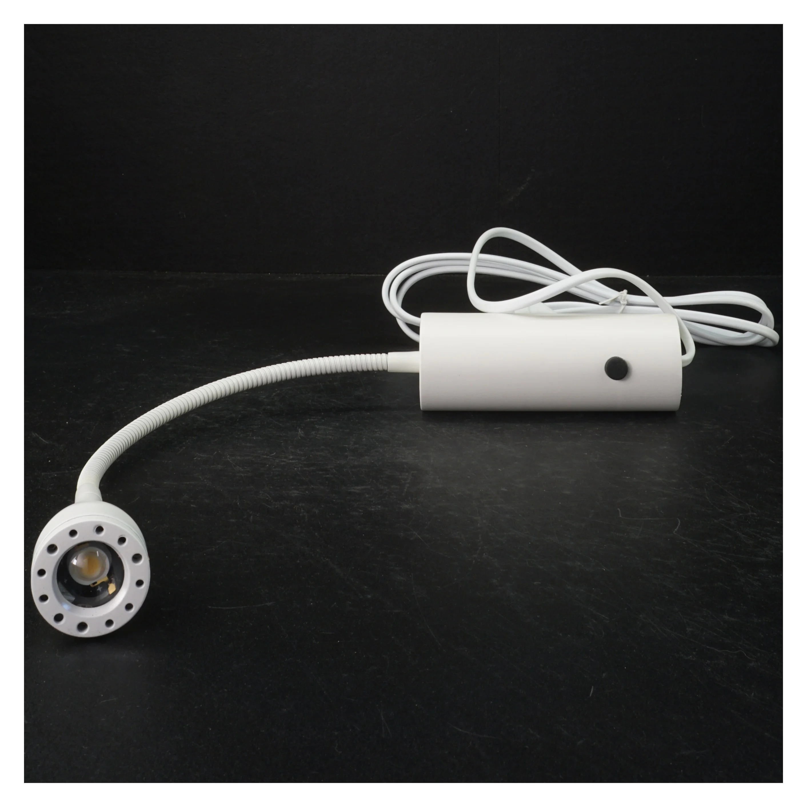 Hvid væglampe med fleksibel arm