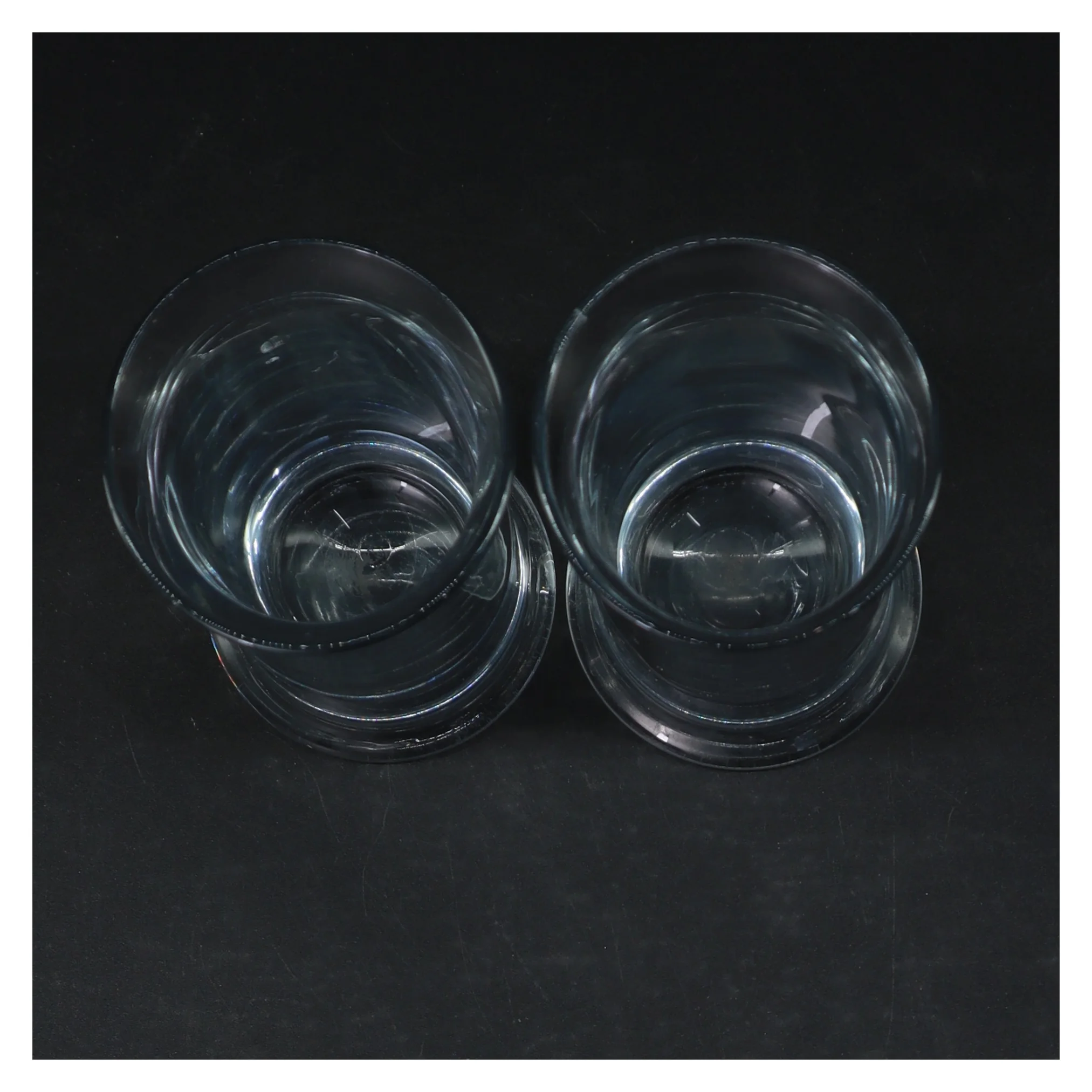 Sæt af to klare drikkeglas (str. Ø. 7 cm. længde, 16 cm)