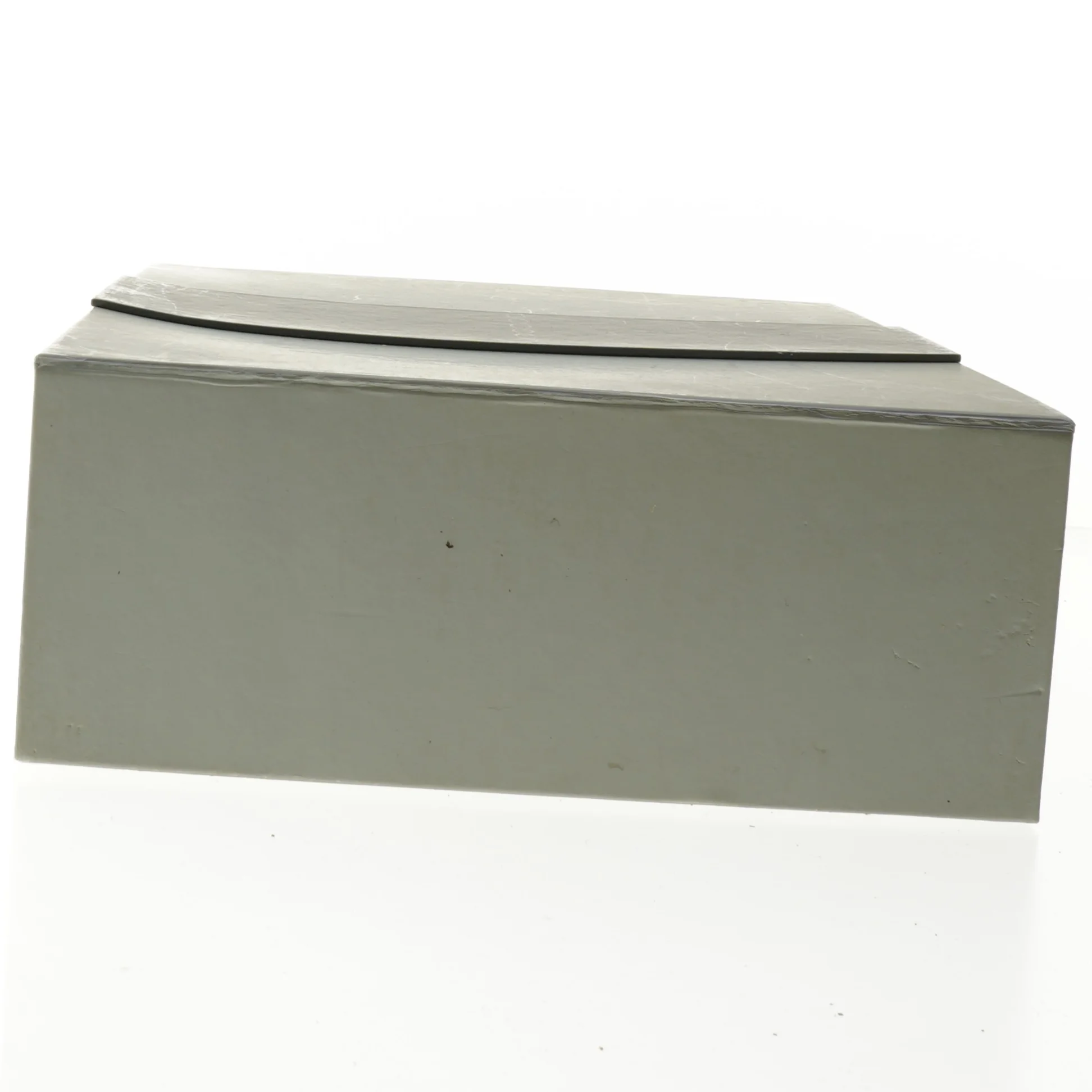 Bestiksæt og porcelæn i gaveæske