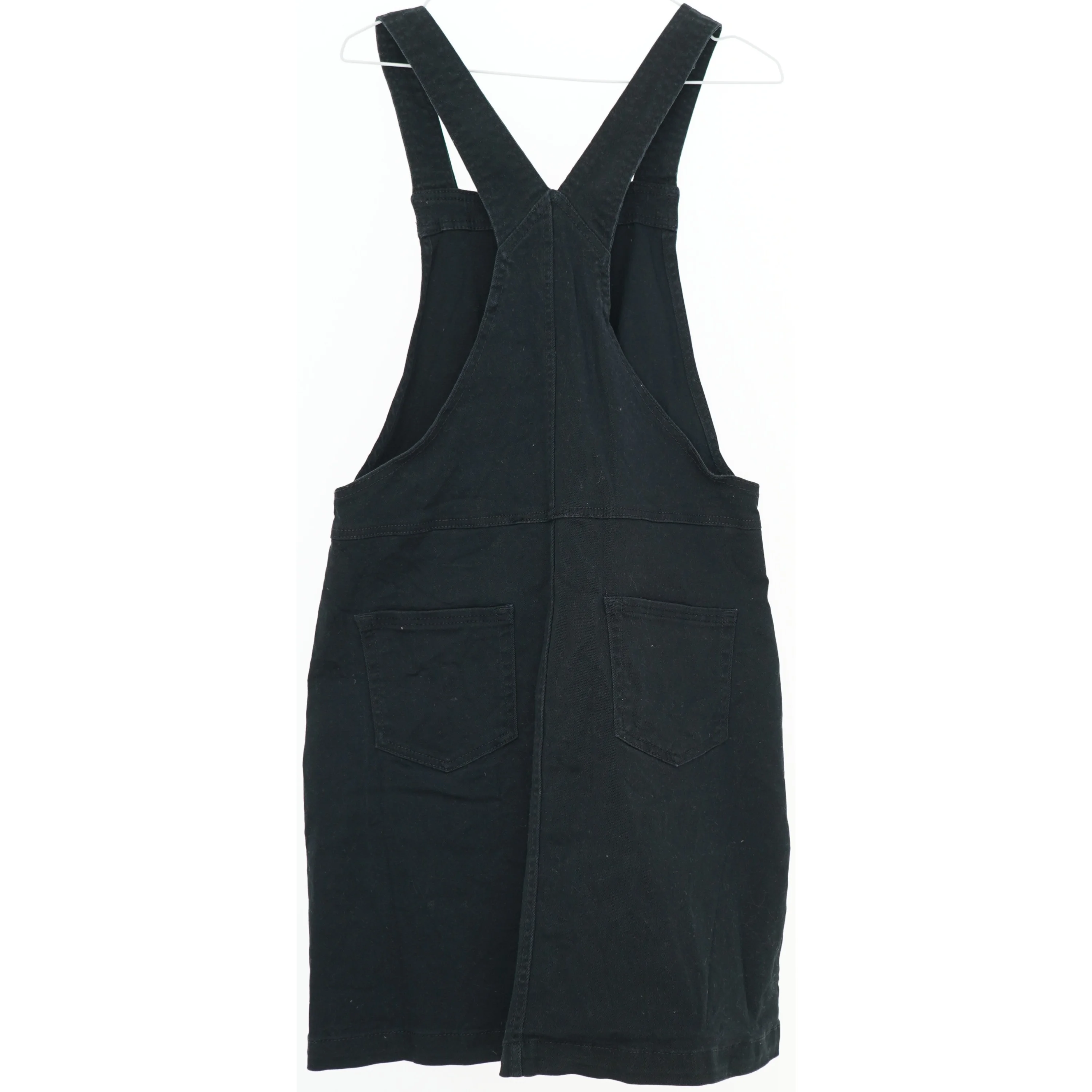 Sort overall kjole med knapper fra H&M (str. 152)